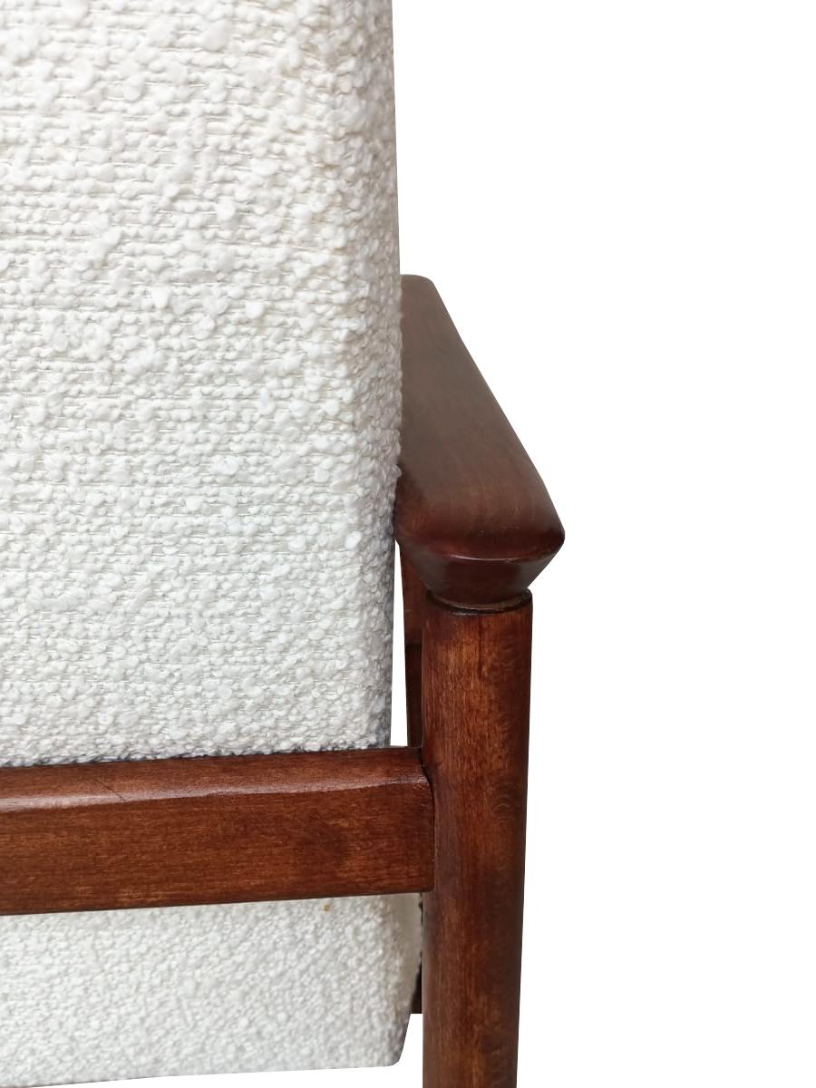 Fatto a mano Coppia di poltrone in bouclé bianco di metà secolo, GFM 142, Edmund Homa, Europa, anni '60 in vendita