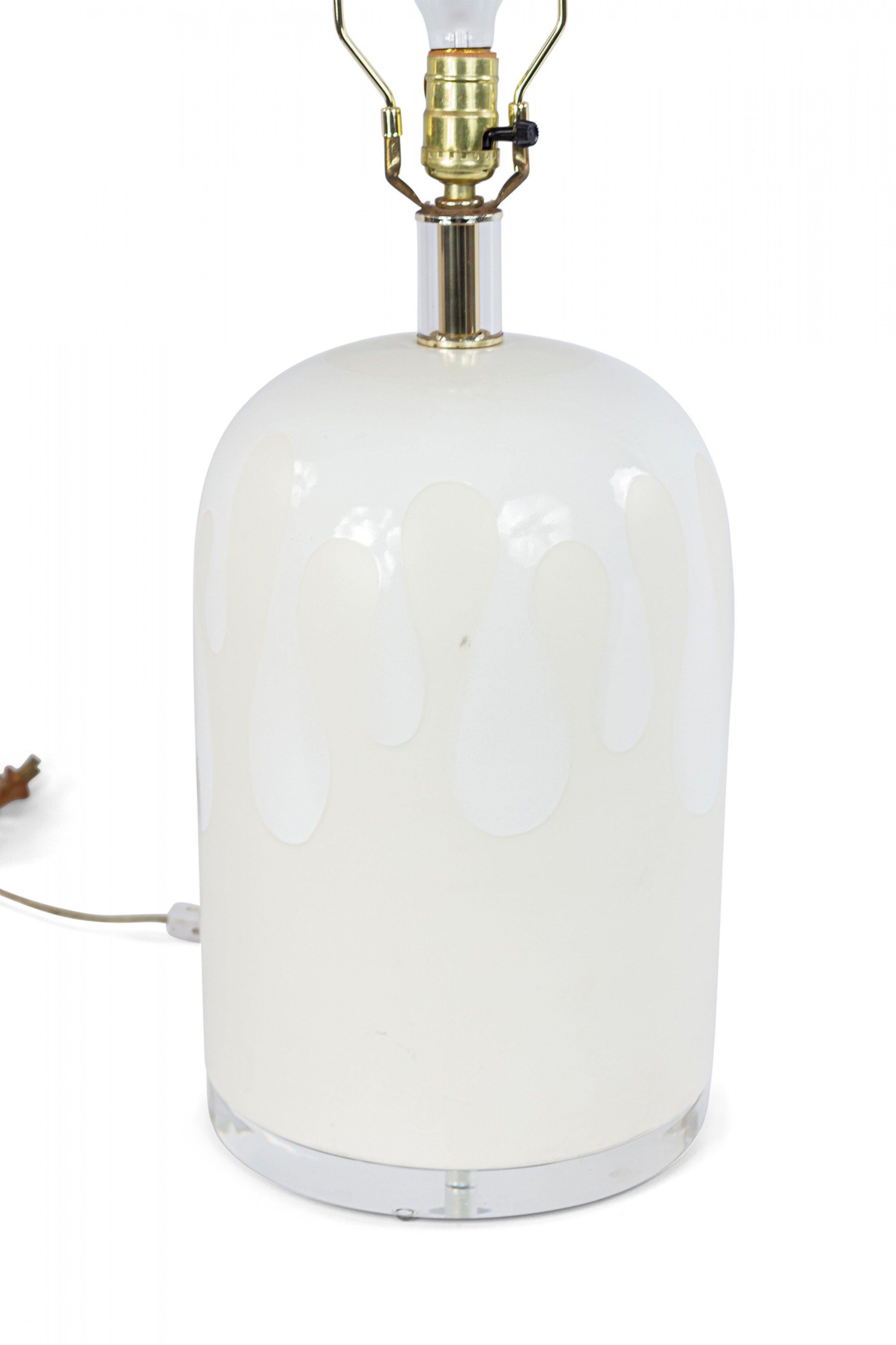 American Pair of Mid-Century White Ceramic Table Lamps with Drip Design For Sale
