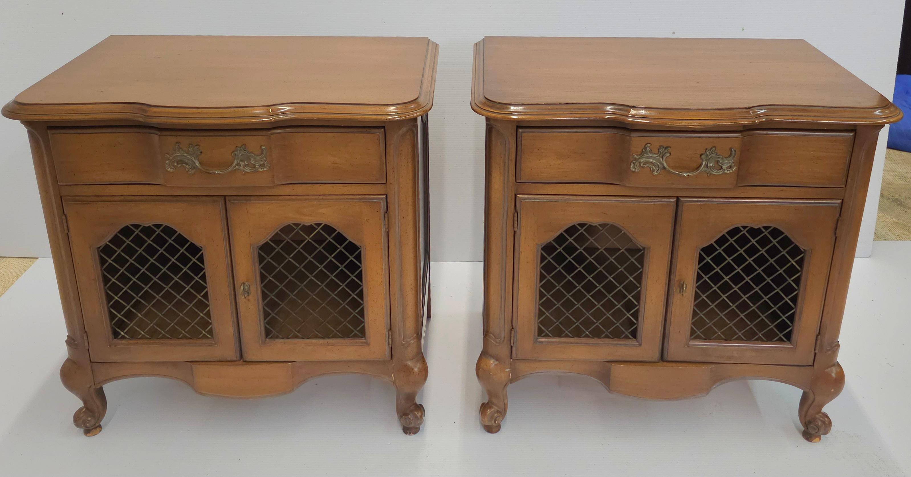 20th Century Pair of Mid-Century White Furniture Co. Provincial Walnut  Bedside Tables For Sale
