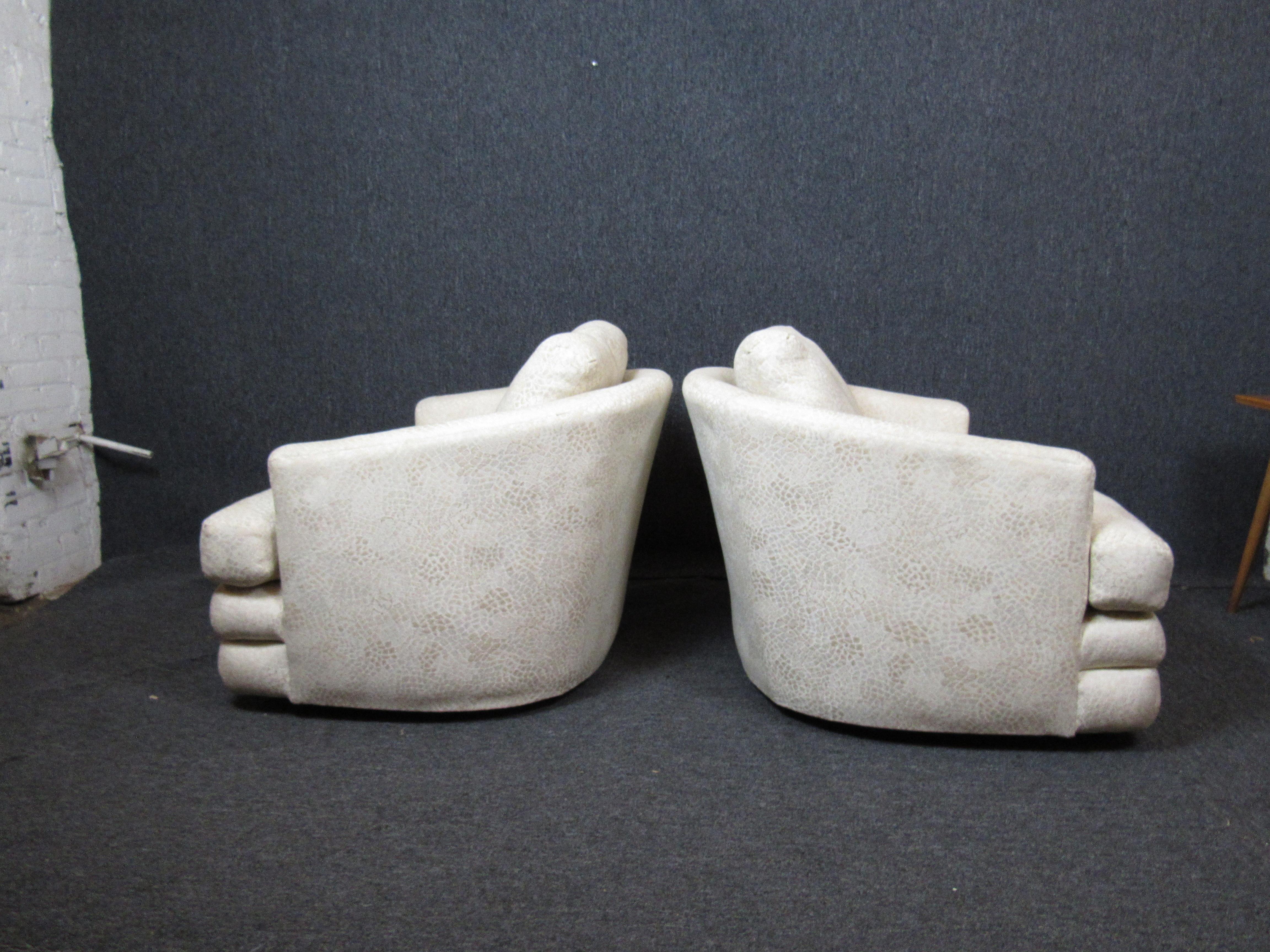 Weiße Loungesessel aus der Mitte des Jahrhunderts, Paar im Zustand „Gut“ im Angebot in Brooklyn, NY