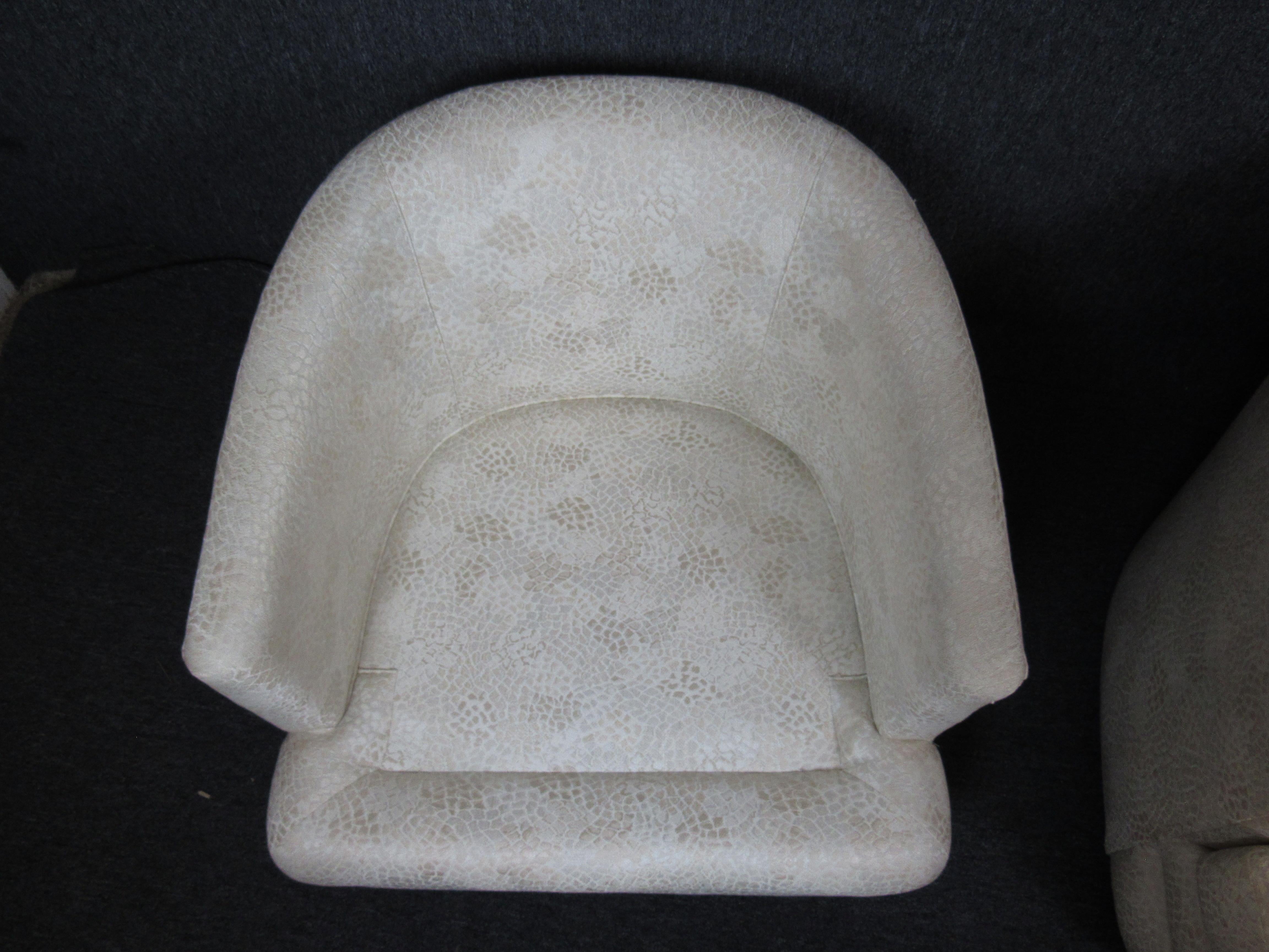 Fabric Pair of Mid-Century White Lounge Chairs For Sale