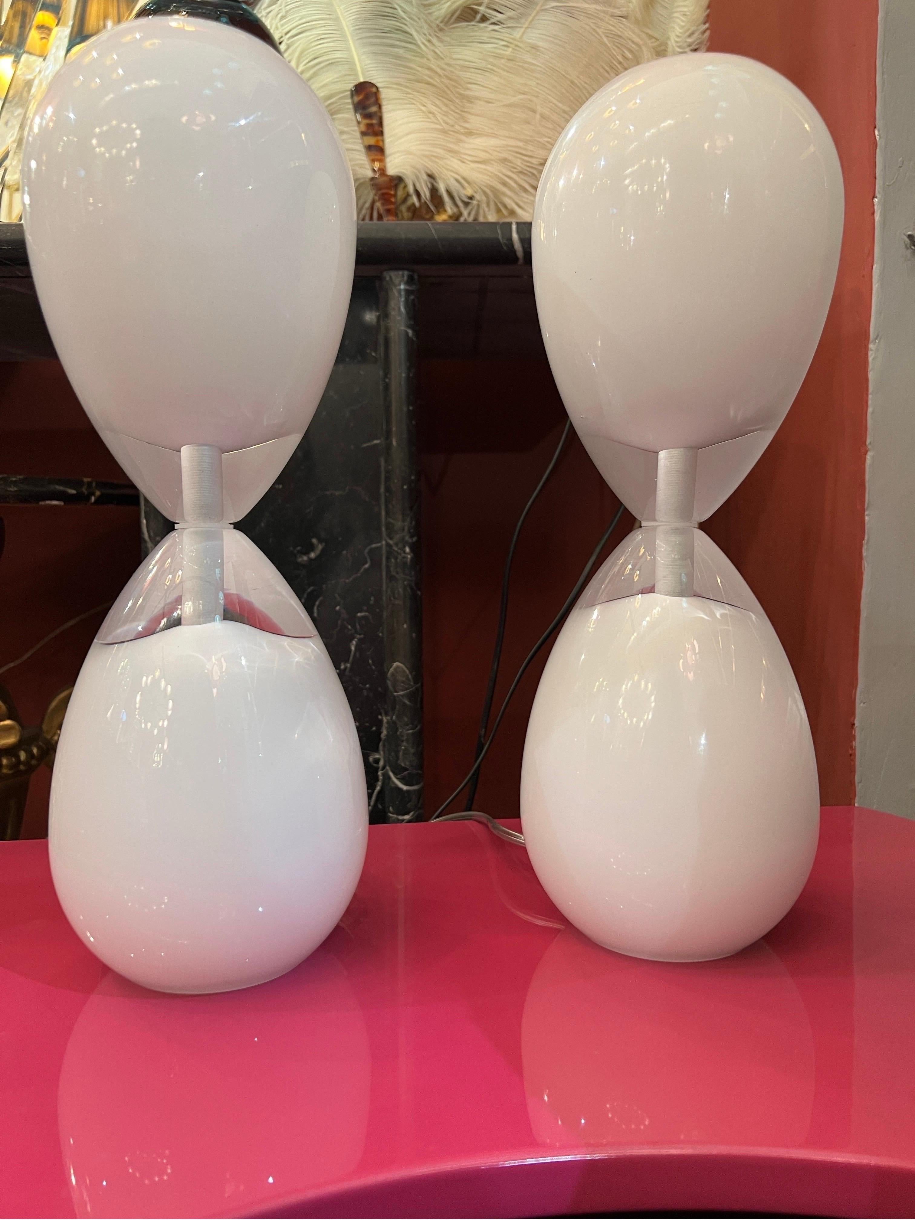 Paar weiße Murano-Glas-Hourglass-Tischlampen aus der Mitte des Jahrhunderts, 1950er Jahre (Moderne) im Angebot