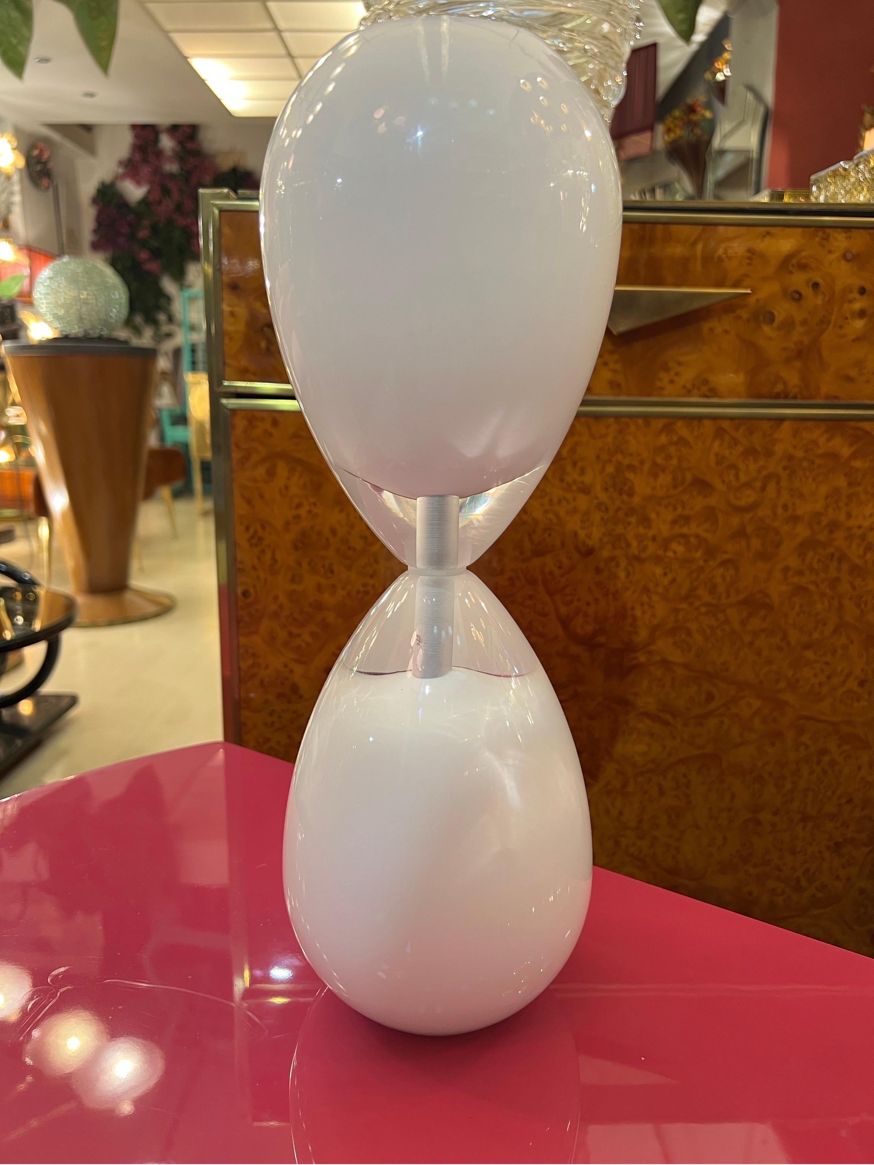 European Pair of Mid- Century White Murano Glass Hourglass Table Lamps, 1950s For Sale