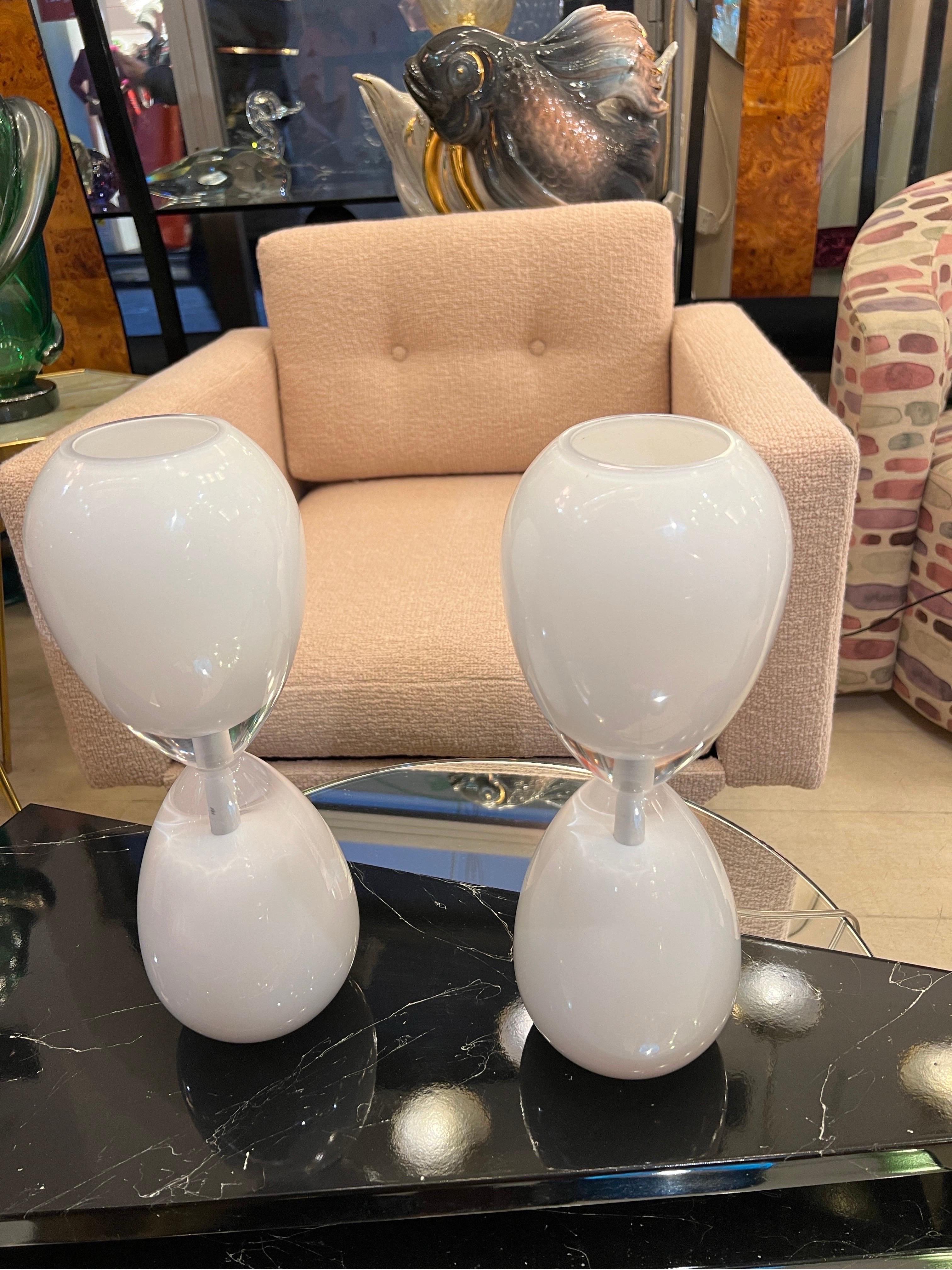 Pair of Mid- Century White Murano Glass Hourglass Table Lamps, 1950s For Sale 1