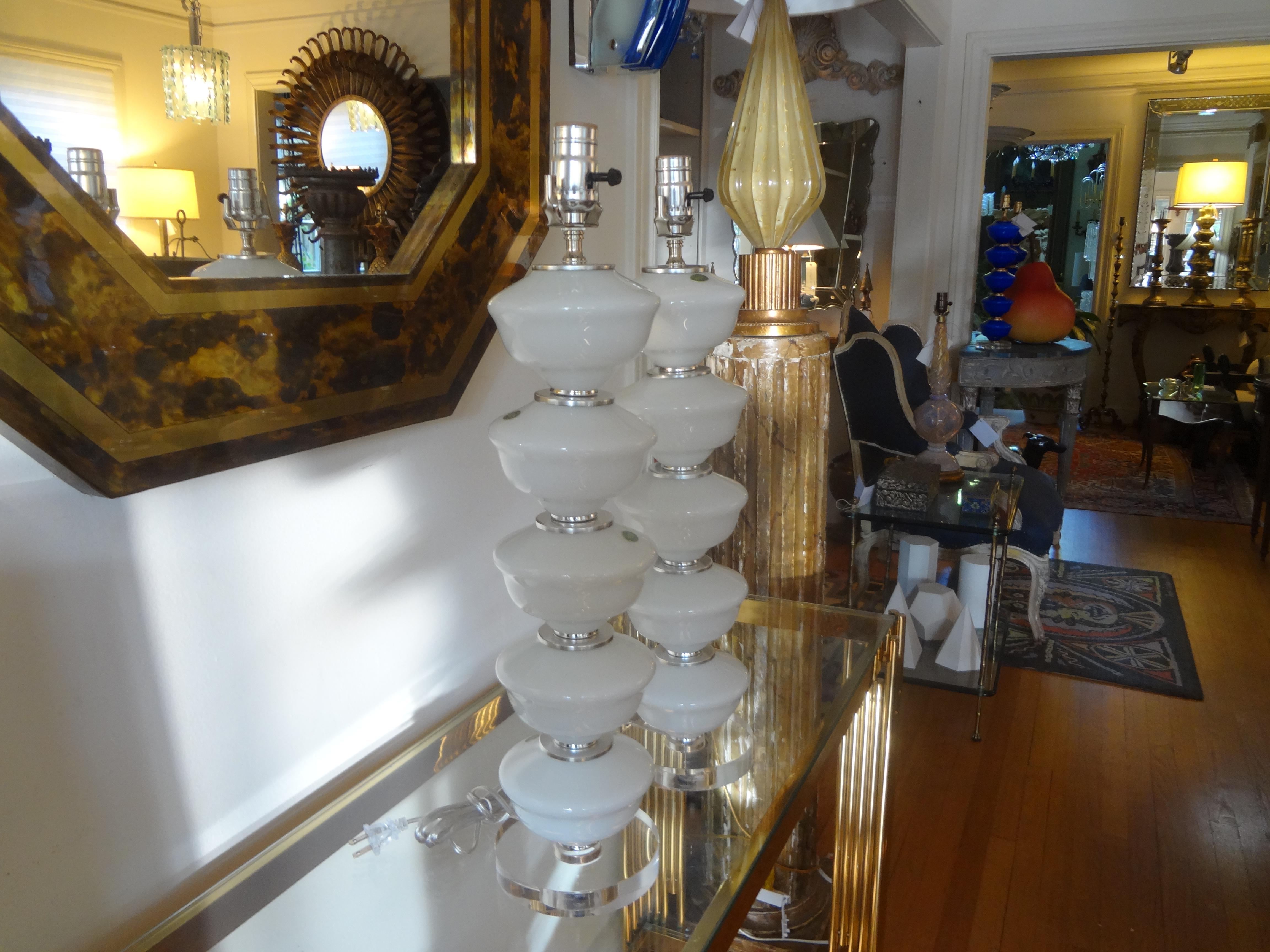 Pair of Midcentury White Murano Glass Lamps For Sale 1
