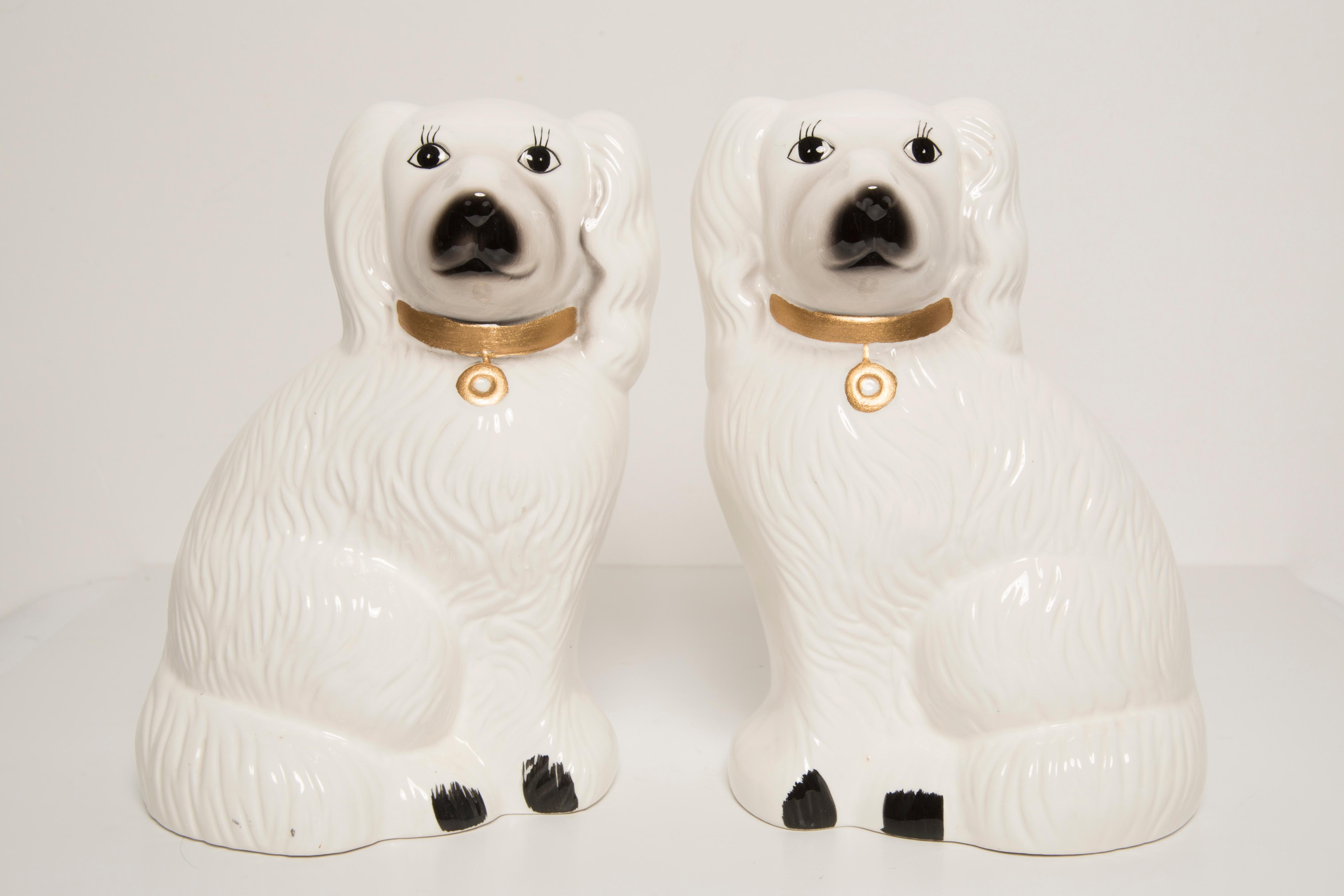 Mid-Century Modern Pair of Mid Century White Spaniel Dogs Sculpture Staffordshire England, 1960s For Sale