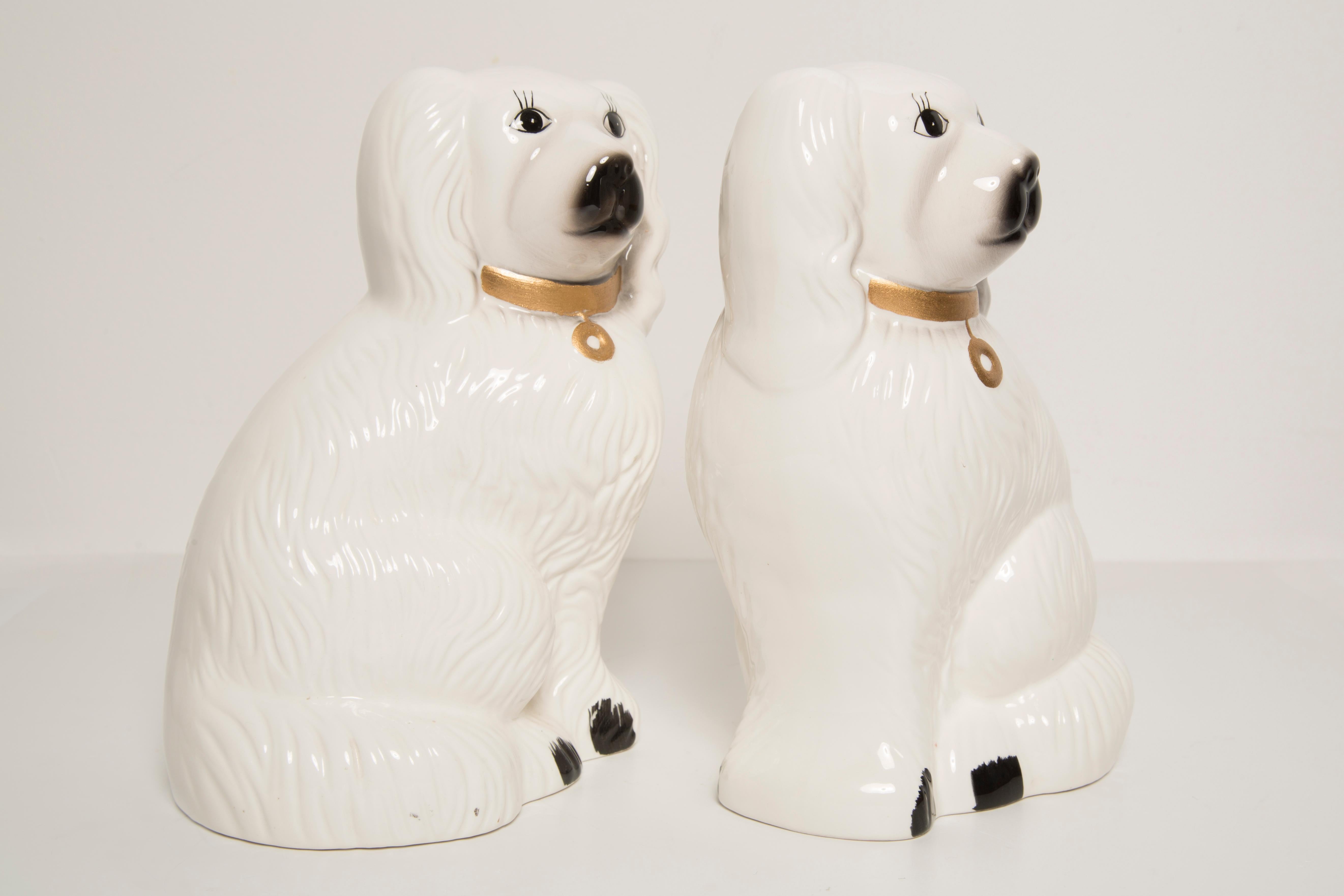 English Pair of Mid Century White Spaniel Dogs Sculpture Staffordshire England, 1960s For Sale