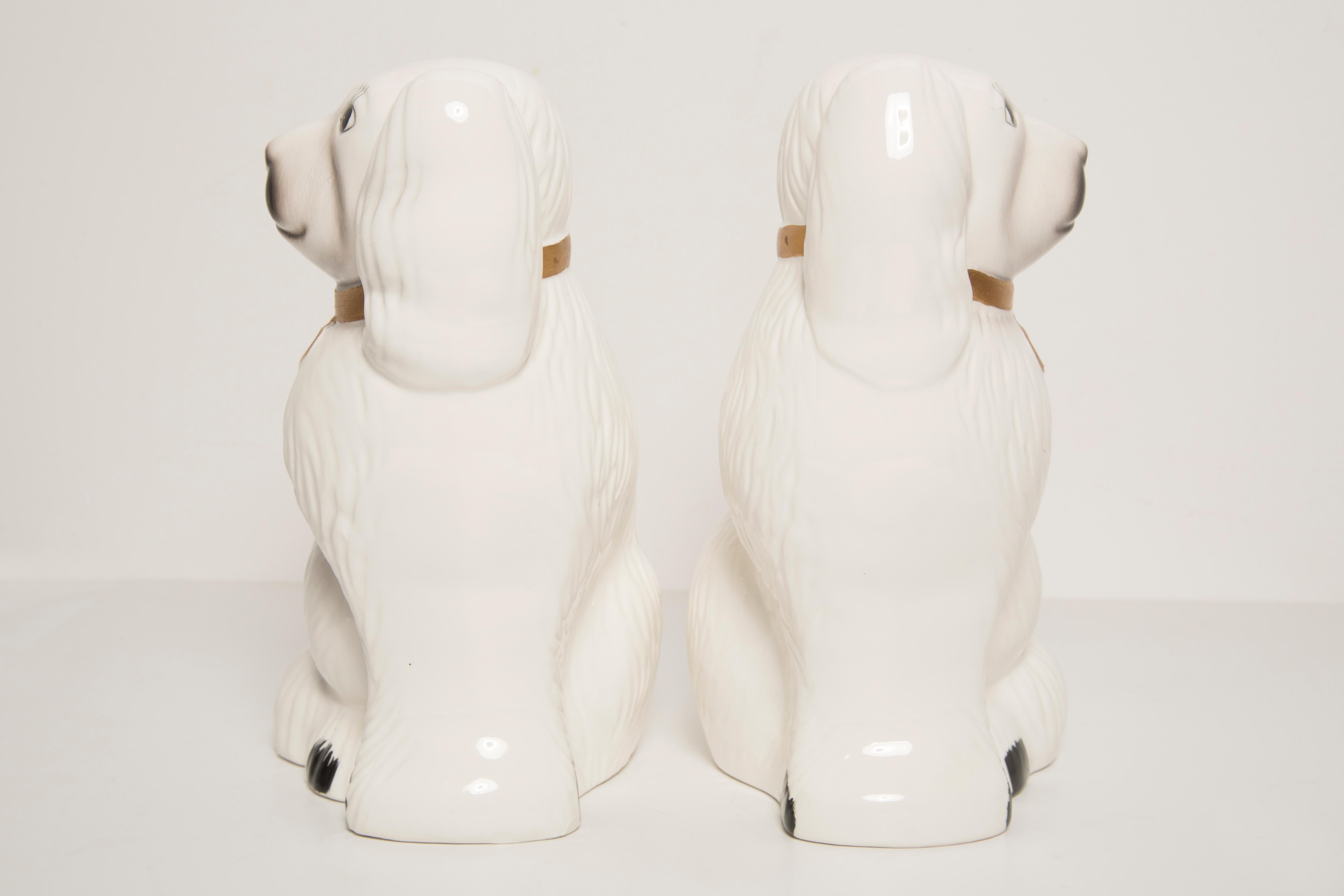 Ceramic Pair of Mid Century White Spaniel Dogs Sculpture Staffordshire England, 1960s For Sale