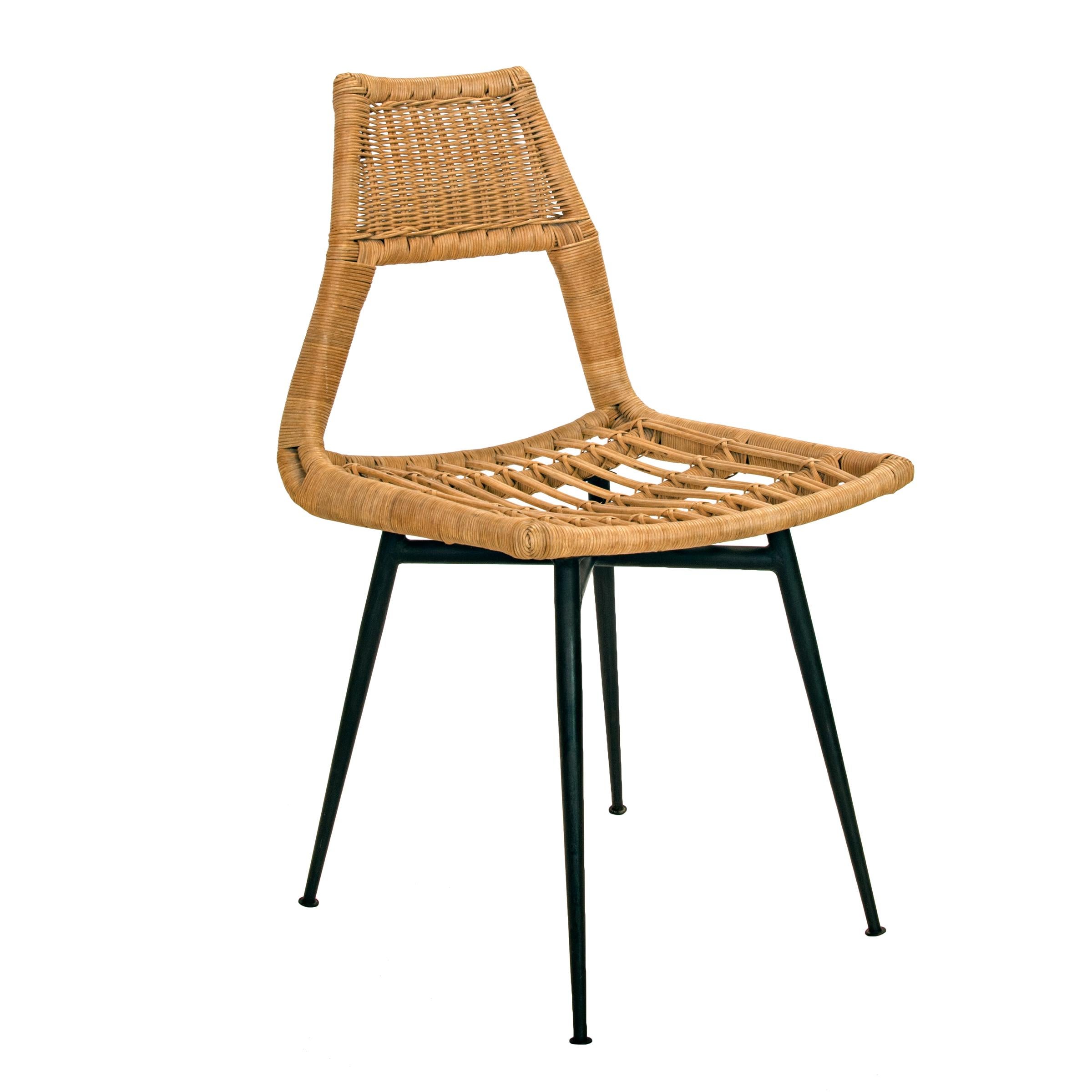 Pair of Midcentury Wicker Side Chairs on Black Metal Bases In Good Condition In Palm Beach, FL