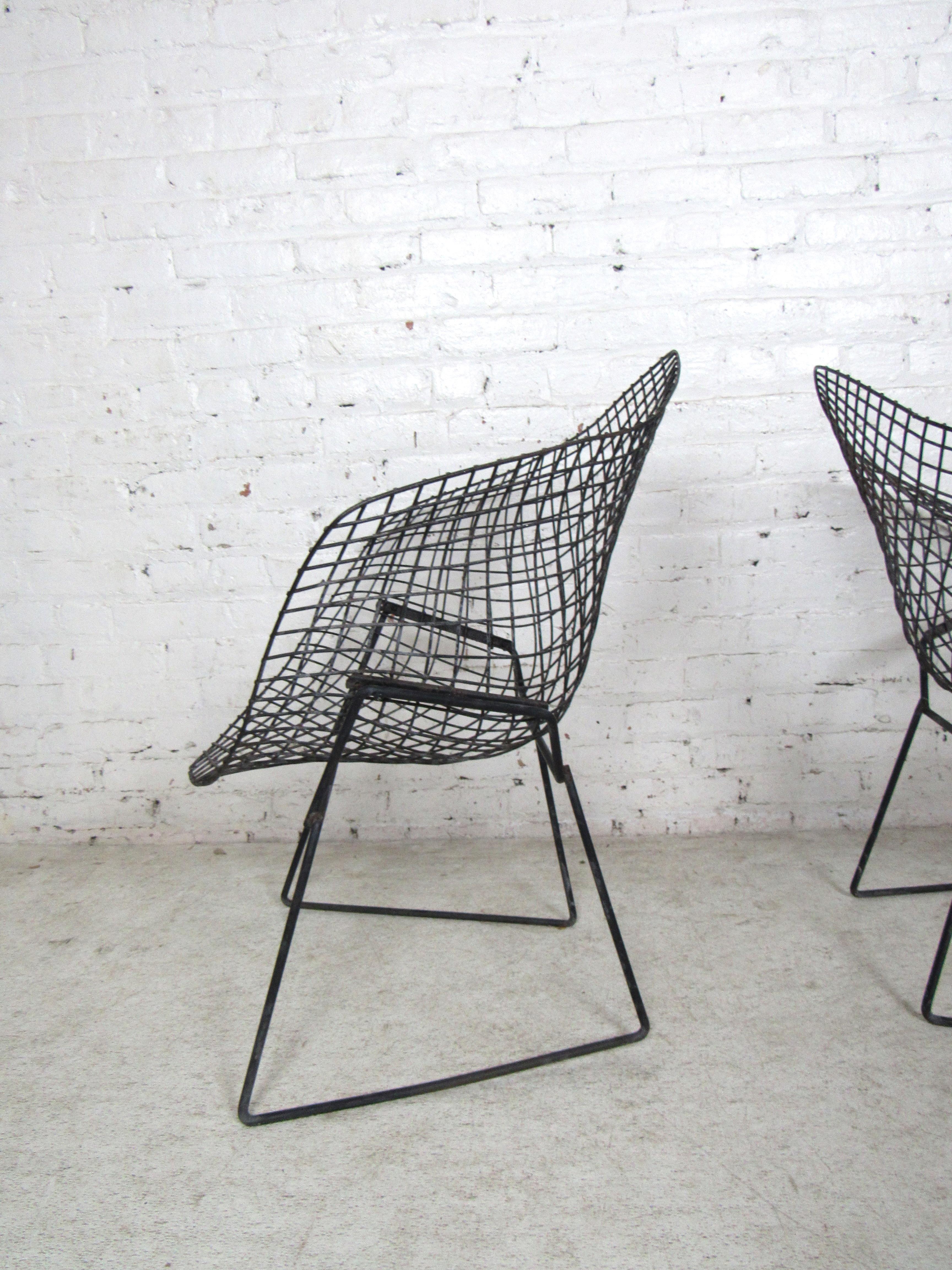Pair of Midcentury Wire Chairs In Fair Condition In Brooklyn, NY