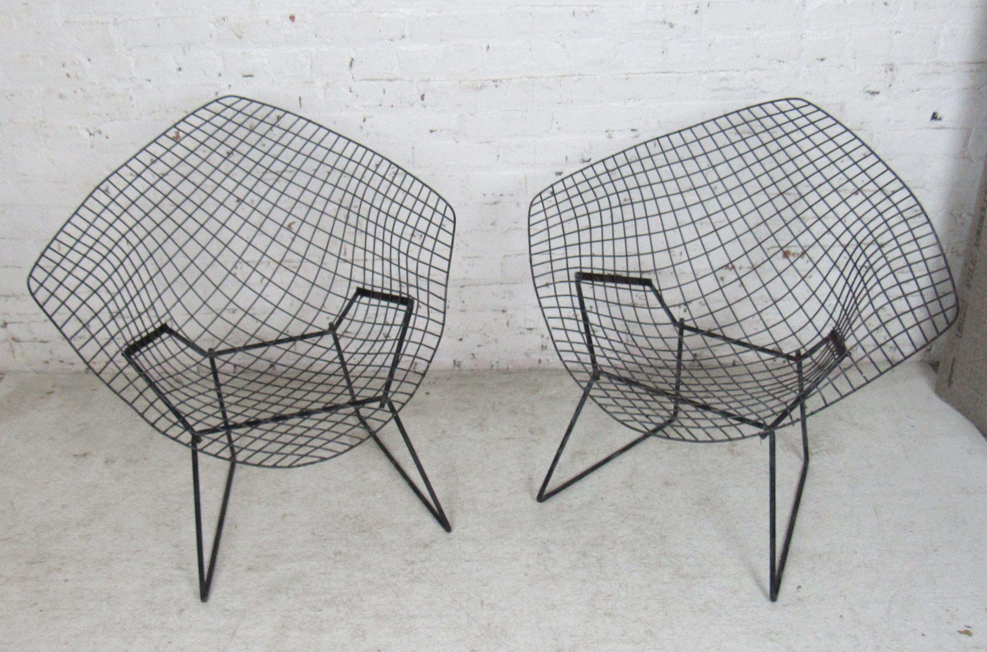 Pair of Midcentury Wire Chairs 1