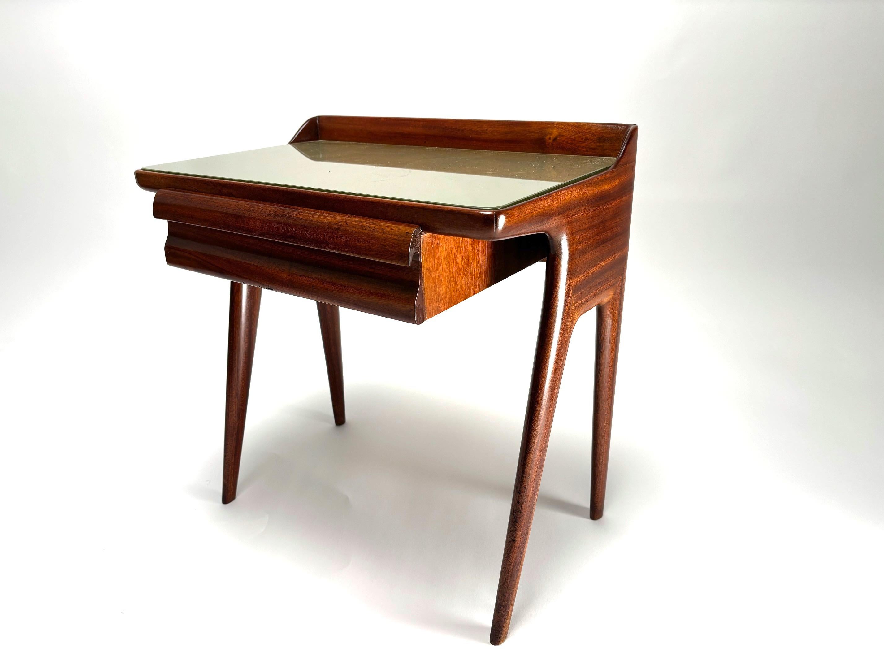 Rare pair of Mid-Century wooden bedside tables by Vittorio Dassi, Italy, 1950s

The bedside tables are distinguished by elegance and refinement, they have been restored and re-polished and are ready to be used