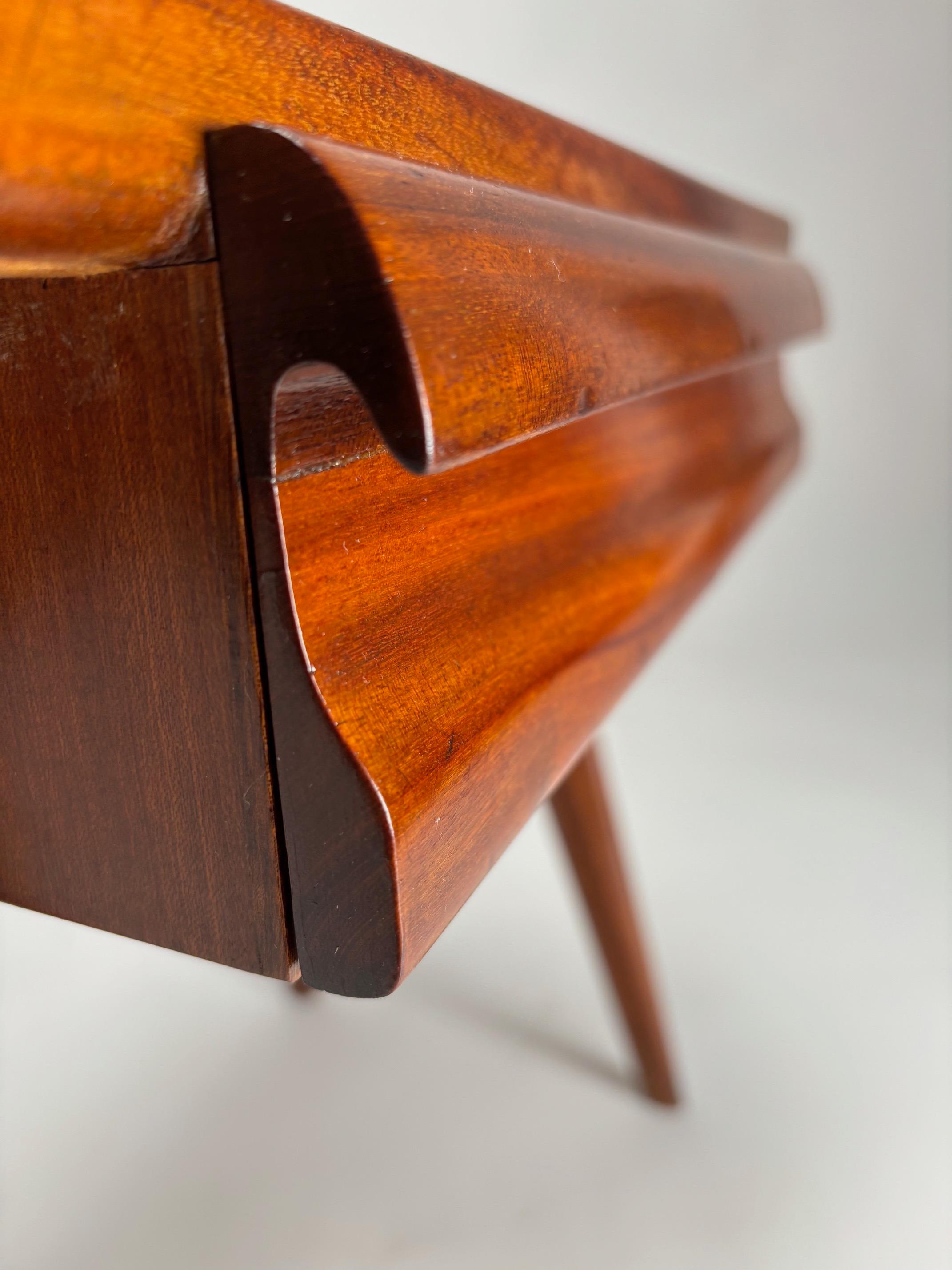 Pair of Mid-Century wooden bedside tables by Vittorio Dassi, Italy, 1950s For Sale 2