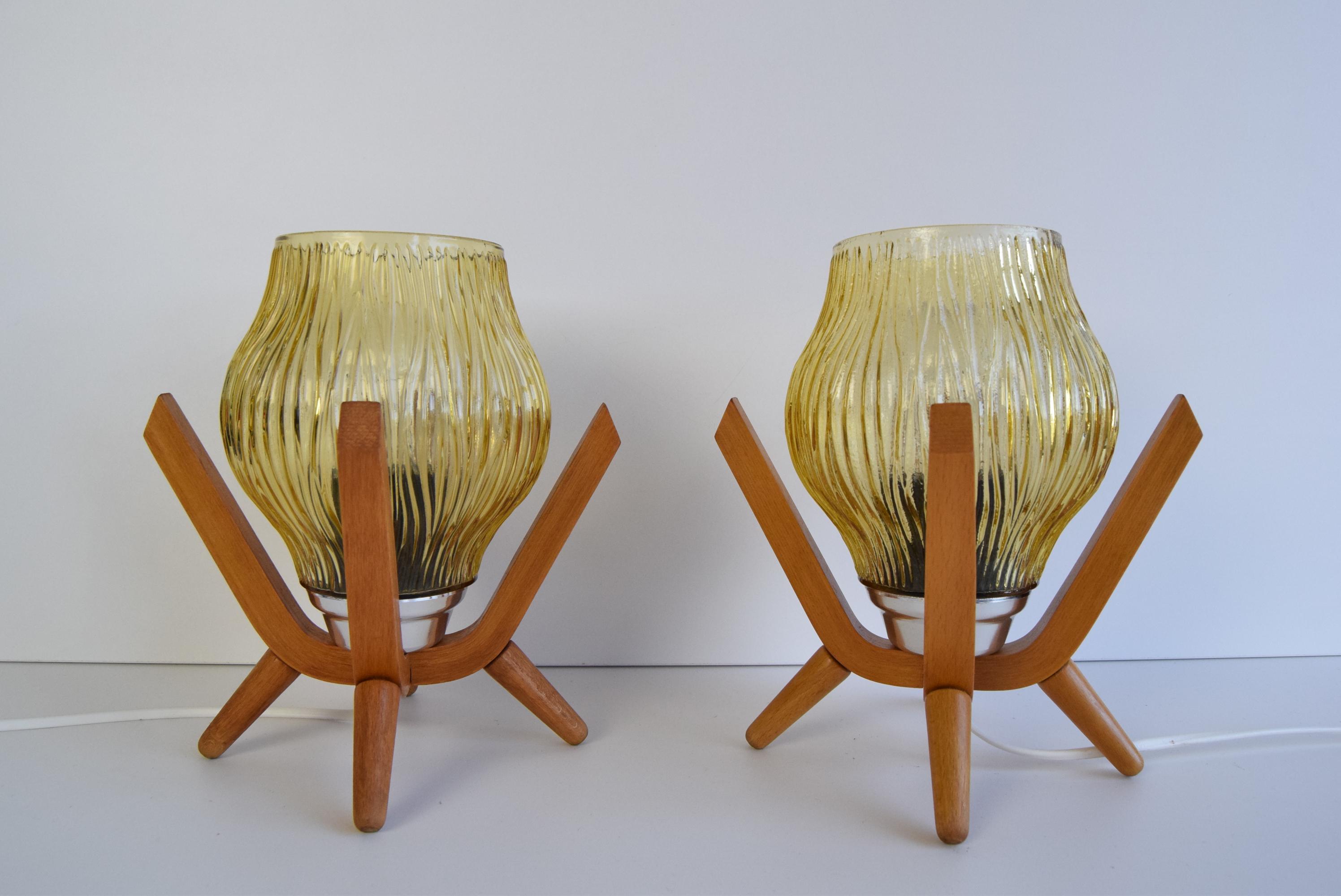 
Fabriqué en Tchécoslovaquie
Fabriqué en verre, en bois
Hauteur : 23 cm
Largeur : 20 cm
Nouveau câblage
1xE27 ou E26 Bulb
Adaptateur US inclus
Bon état d'origine