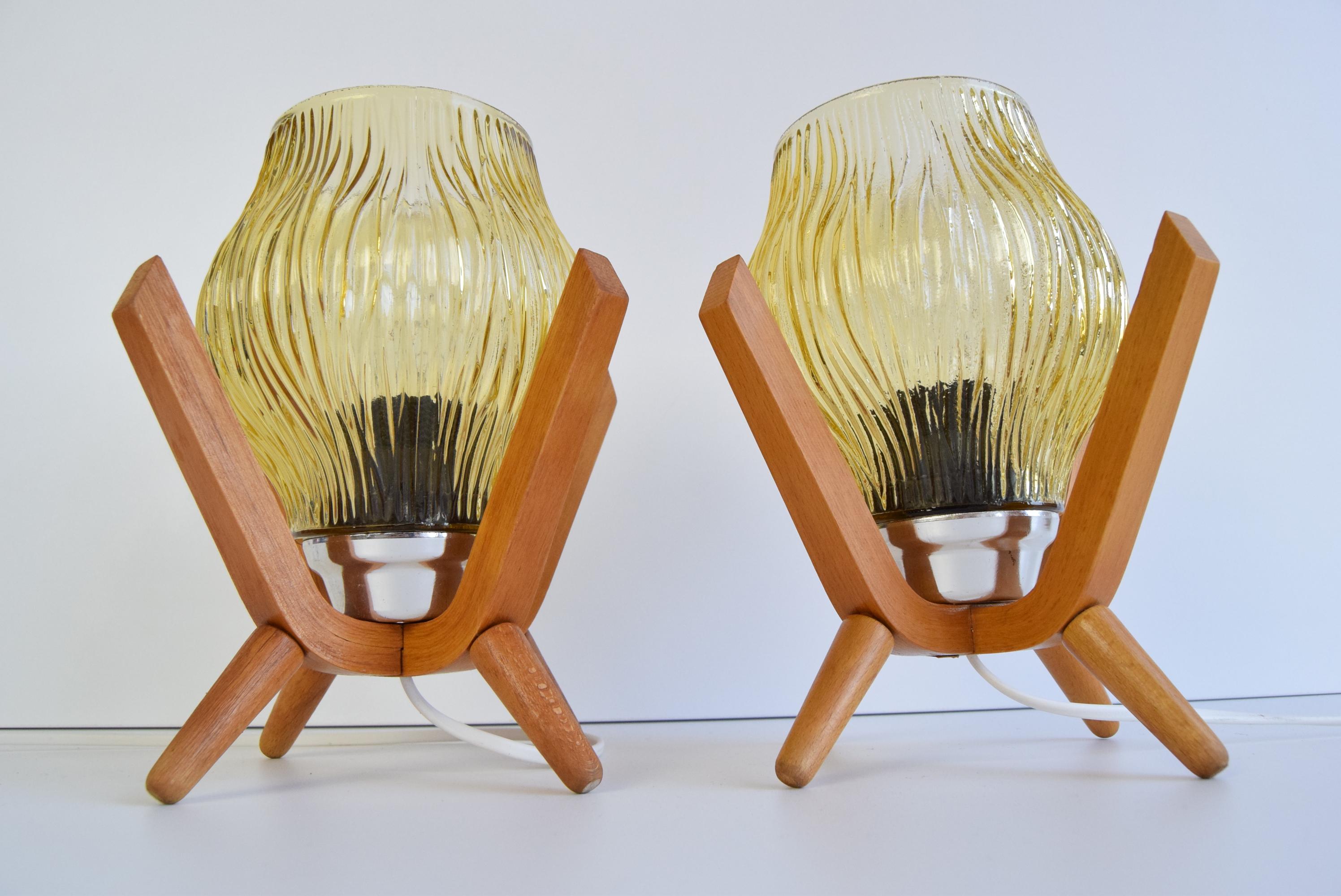 Paire de lampes de table design en bois du milieu du siècle, par Dřevo Humpolec, années 1970. en vente 1