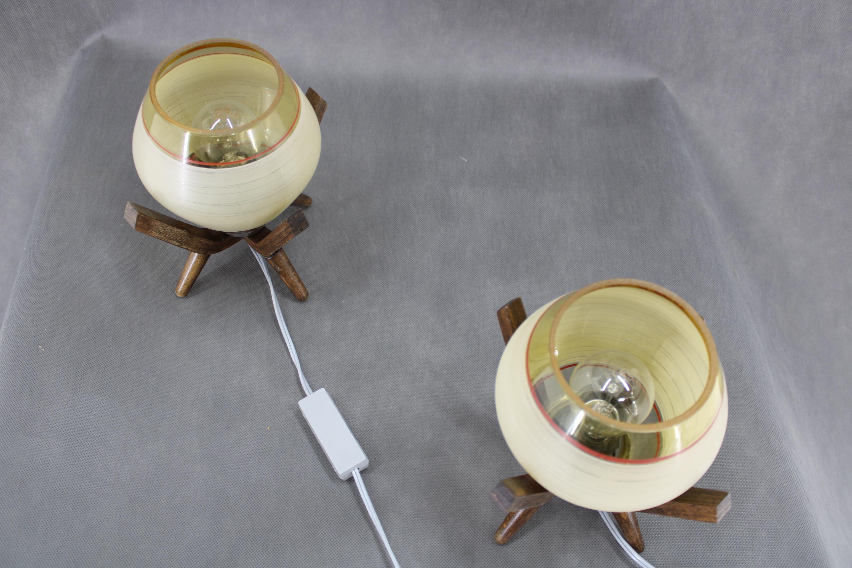 Paire de lampes de table design en bois du milieu du siècle, par Dřevo Humpolec, années 1970. en vente 1