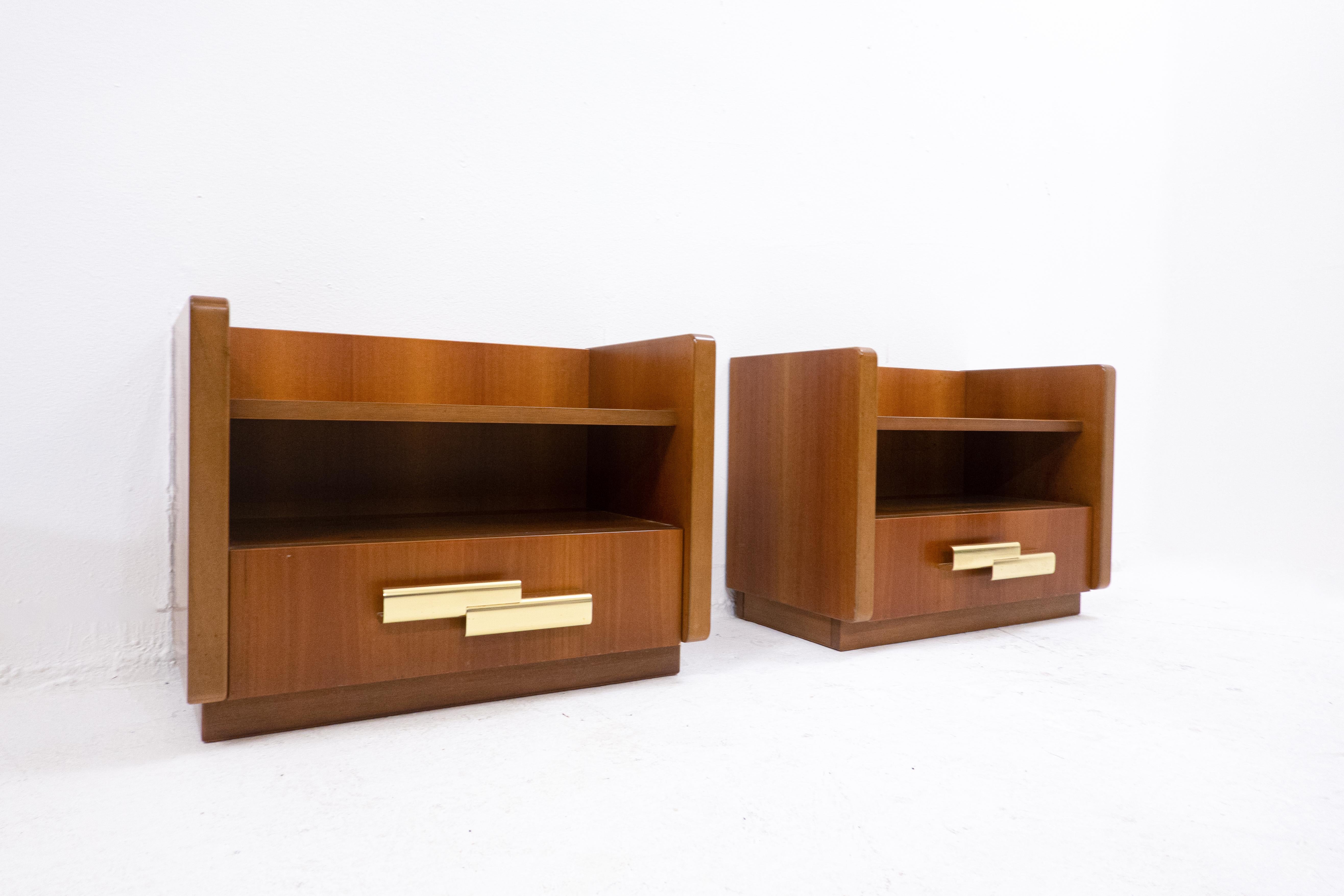 Pair of Mid-Century Wooden Drawers Nightstands, Italy, 1950s In Good Condition In Brussels, BE