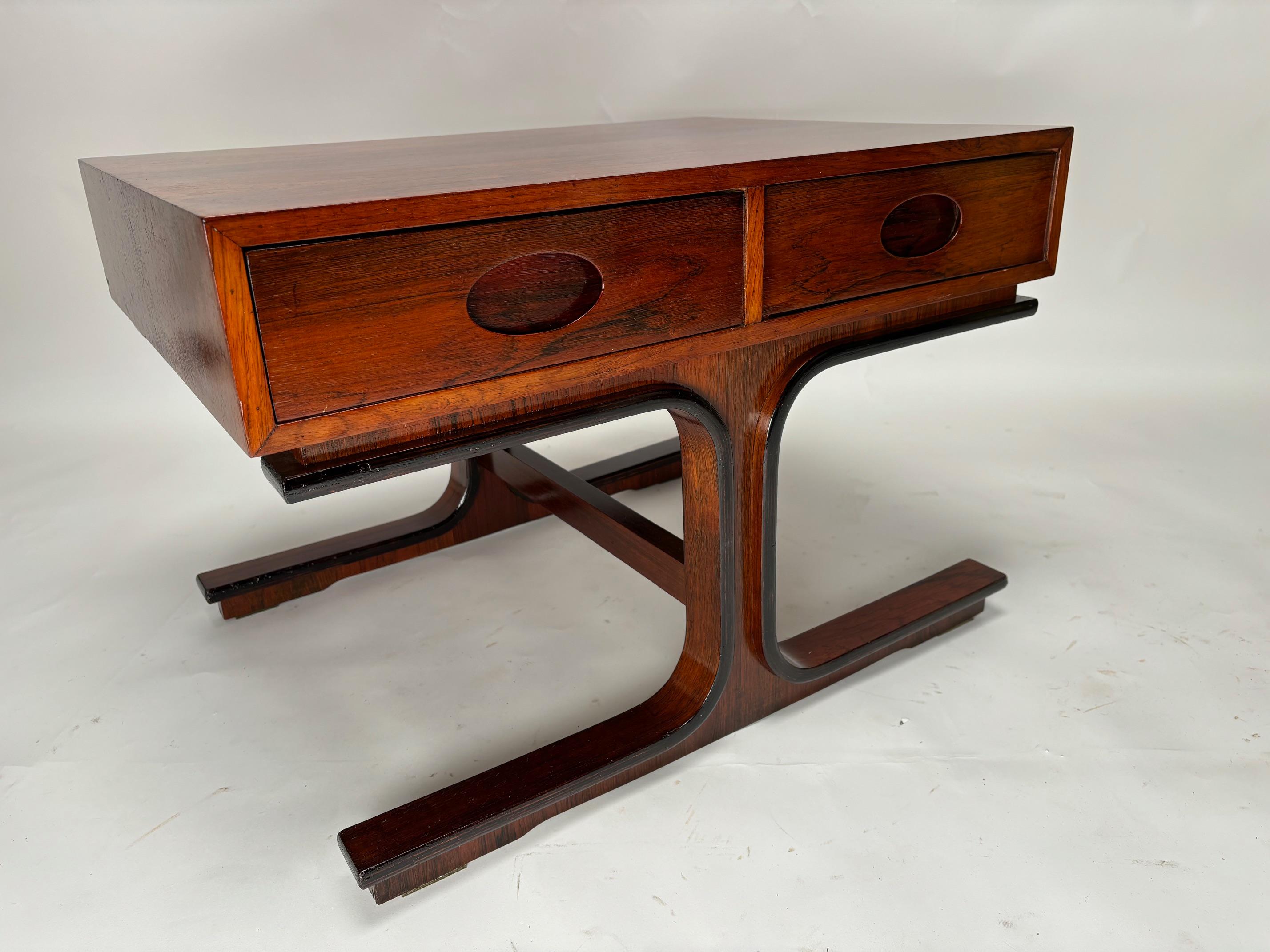 Paar Holz-Nachttische aus der Mitte des Jahrhunderts von Frattini für Bernini, Italien (Moderne der Mitte des Jahrhunderts) im Angebot