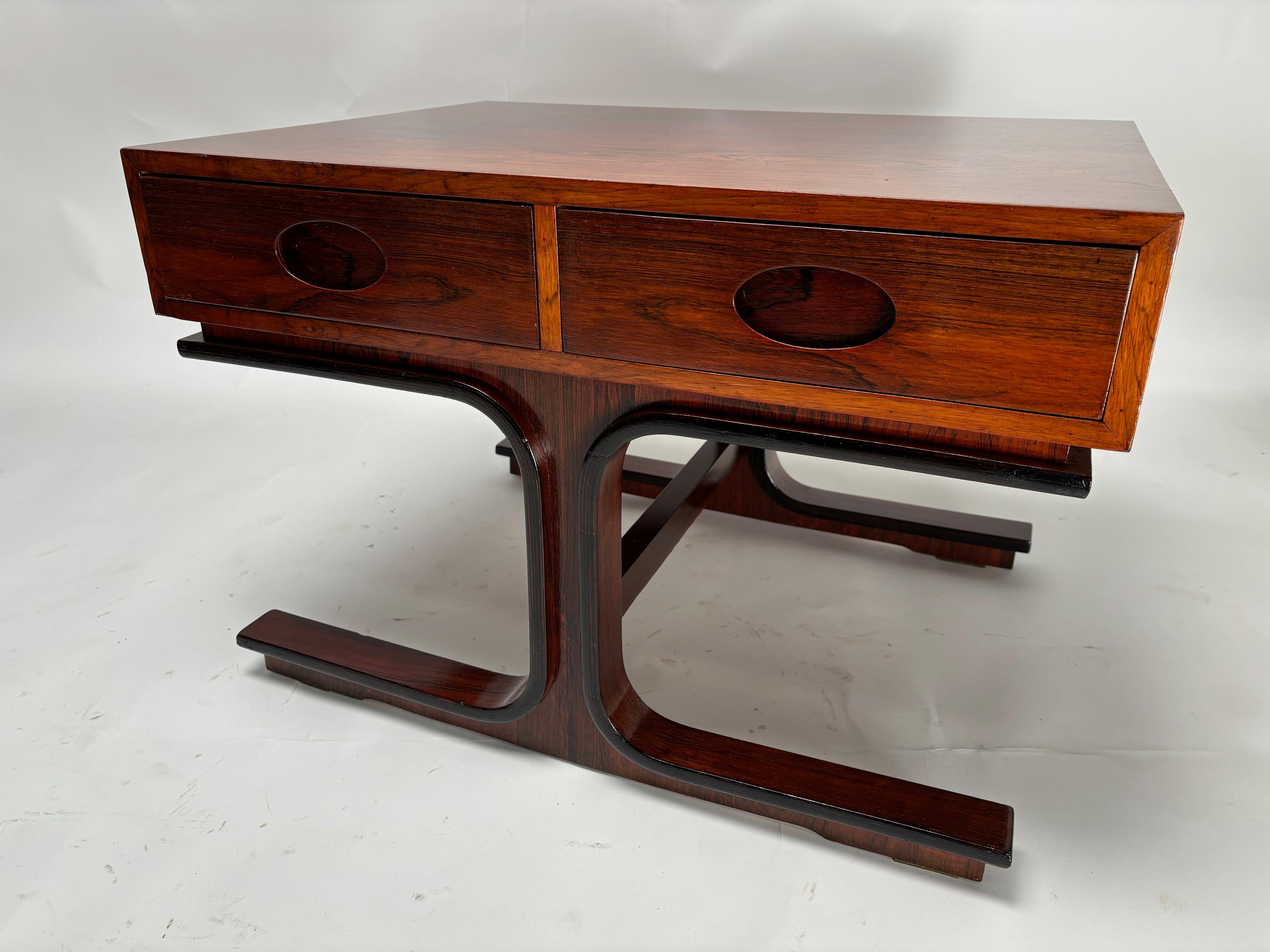 Paar Holz-Nachttische aus der Mitte des Jahrhunderts von Frattini für Bernini, Italien im Angebot 3