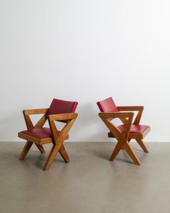 Pareja de sillones en X Pierre Jeanneret de madera de teca y cuero de mediados de siglo, años 50