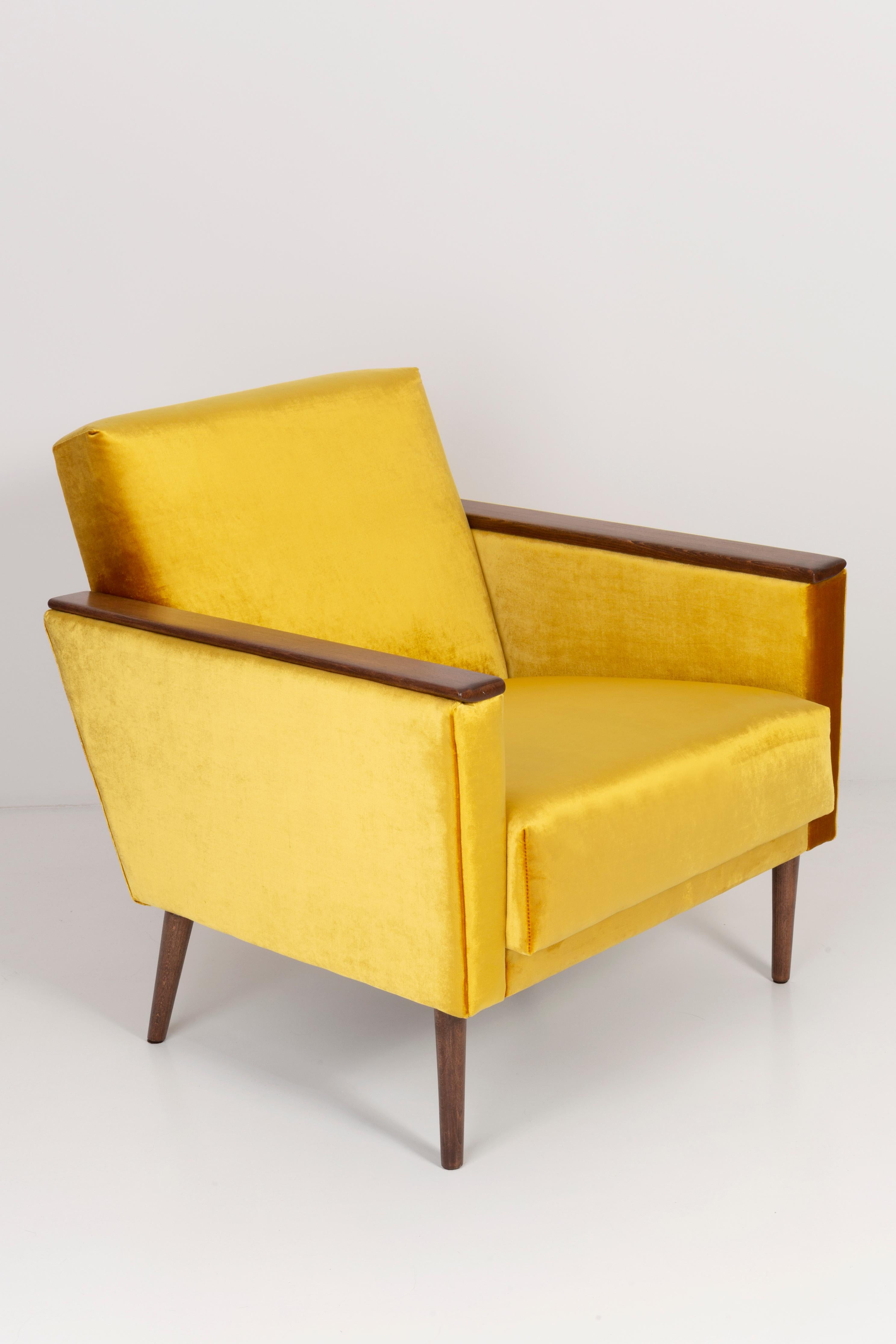 German armchairs produced in the 1960s in Berlin. The armchairs are after a thorough renovation of upholstery and carpentry. The wooden frame is thoroughly cleaned and covered with a semi-matte varnish in the color of a nut. The upholstery is made