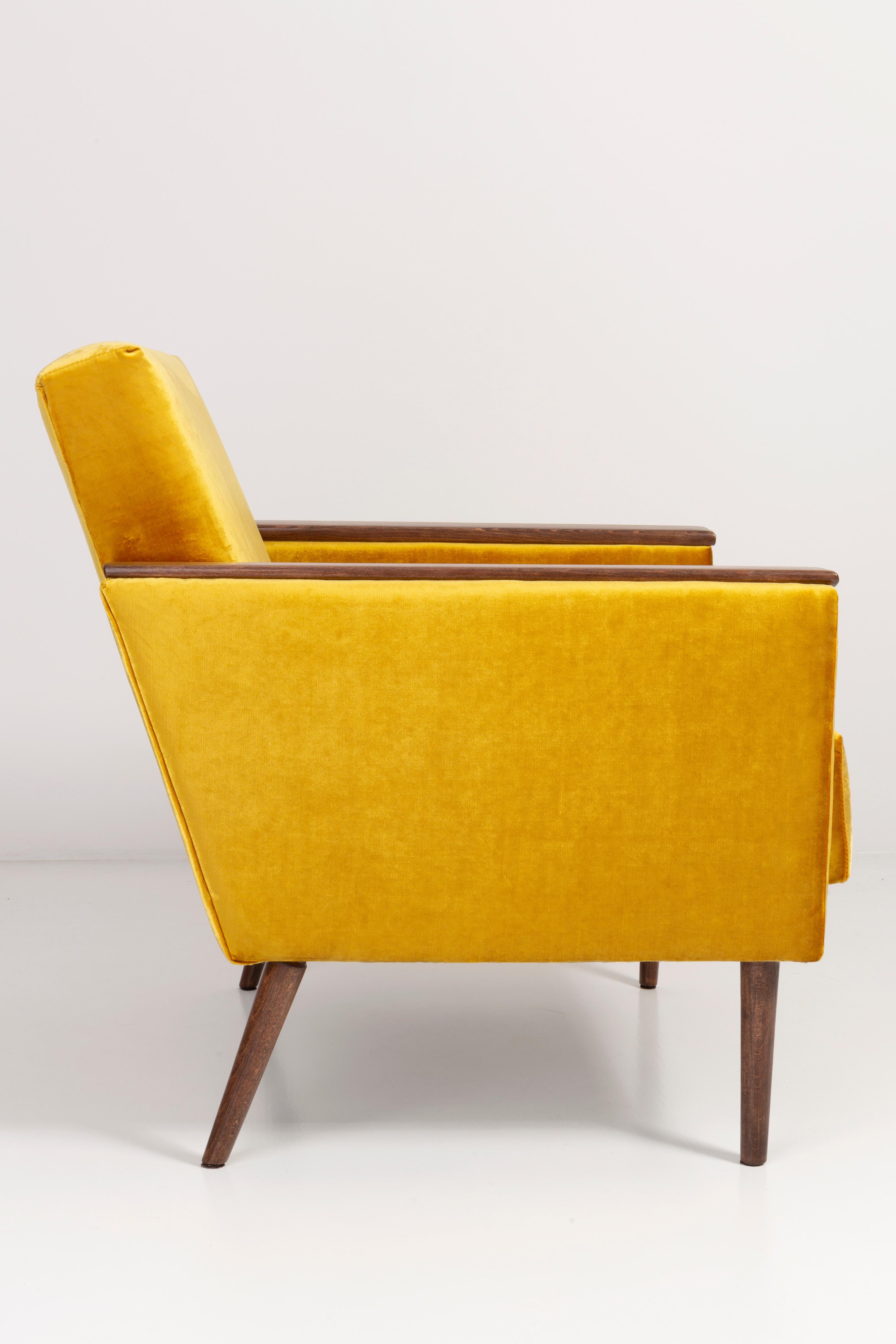 Pair of Midcentury Yellow Mustard Club Armchairs, 1960s, DDR, Germany In Excellent Condition For Sale In 05-080 Hornowek, PL