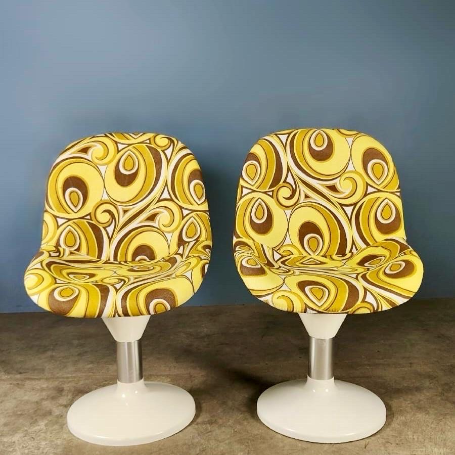 New Stock ✅

Pair of Mid Century Yellow and White Retro Lounge or Dining Chairs

White plastic and fibreglass constructions with stainless steel detail.

Newly reupholstered in genuine yellow and white geometric pattern fabric from the 1970s.

These