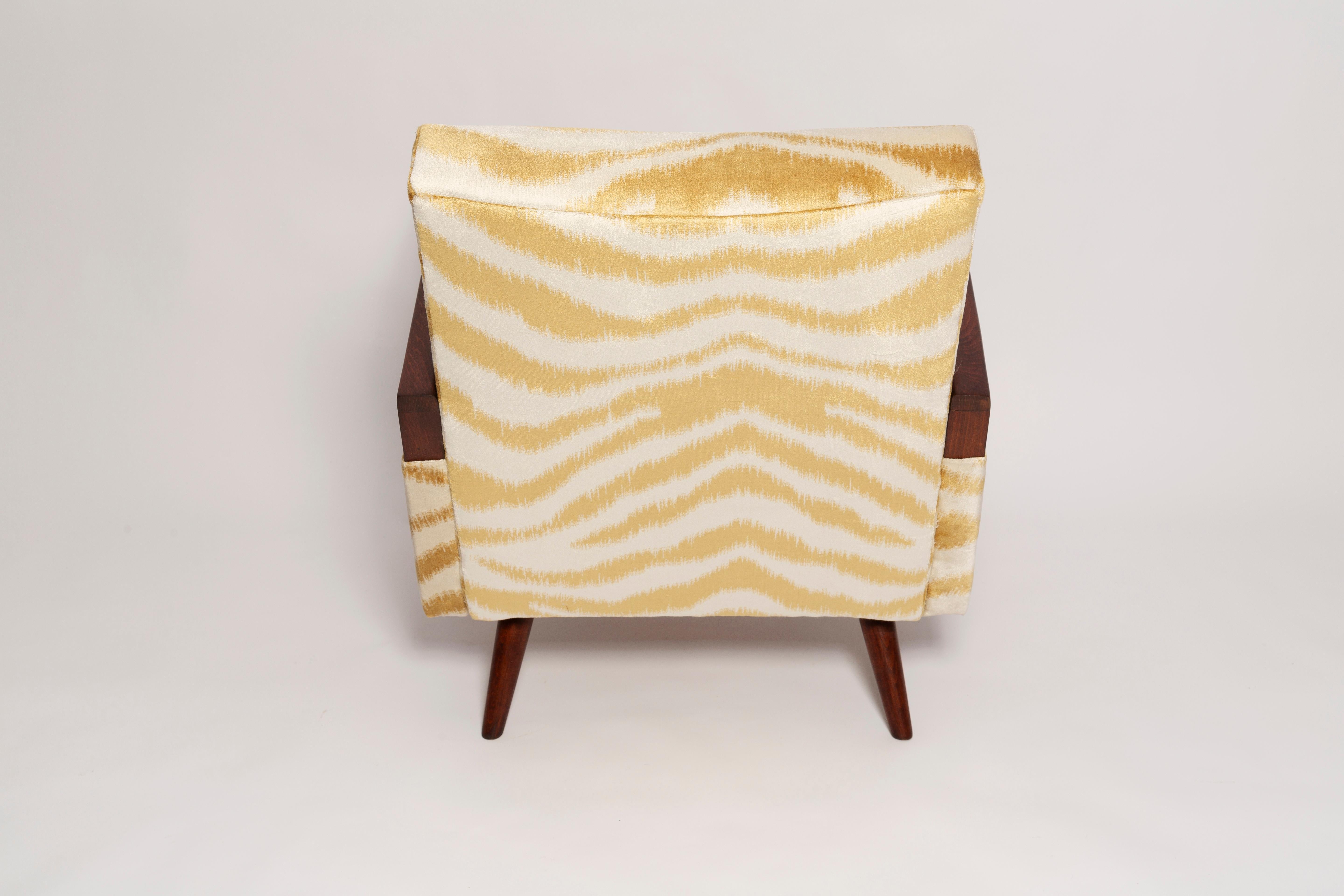 Pair of Mid Century Zebra Tiger Velvet Armchairs with Game Table, Europe, 1960s 7