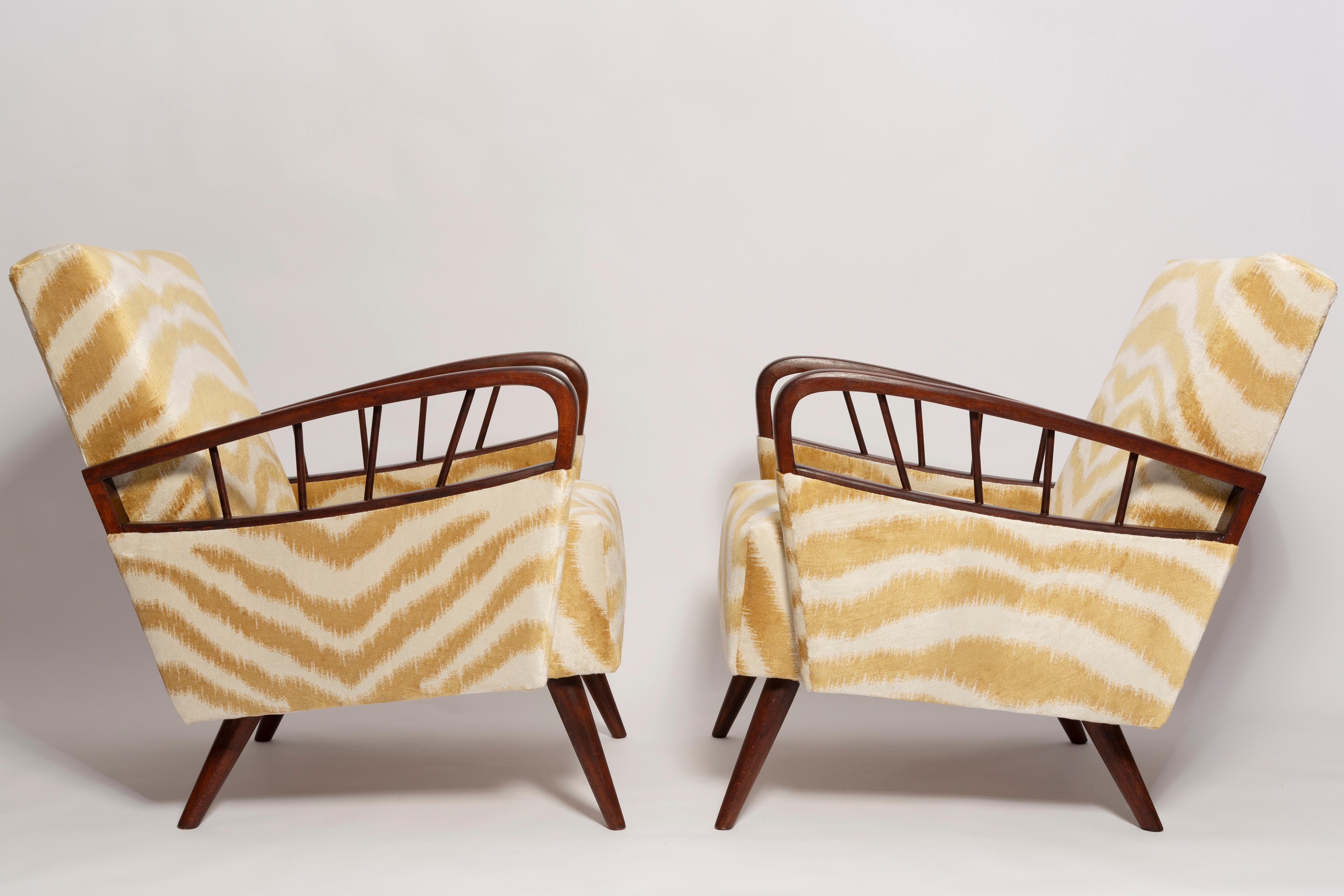 Pair of Mid Century Zebra Tiger Velvet Armchairs with Game Table, Europe, 1960s 8