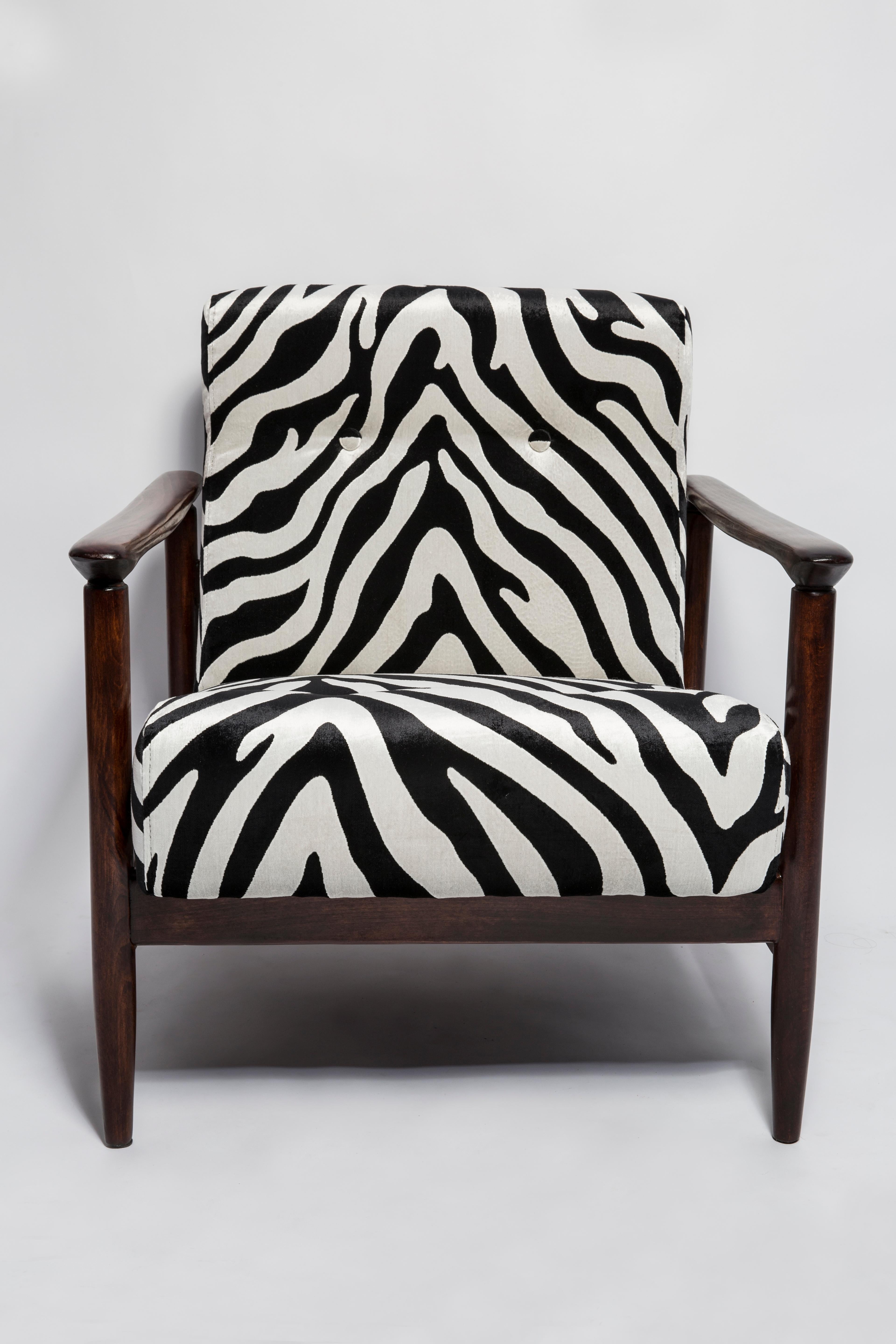 Pair of Mid-Century Zebra Velvet Armchairs, GFM 142, Edmund Homa, Europe, 1960s In Excellent Condition For Sale In 05-080 Hornowek, PL