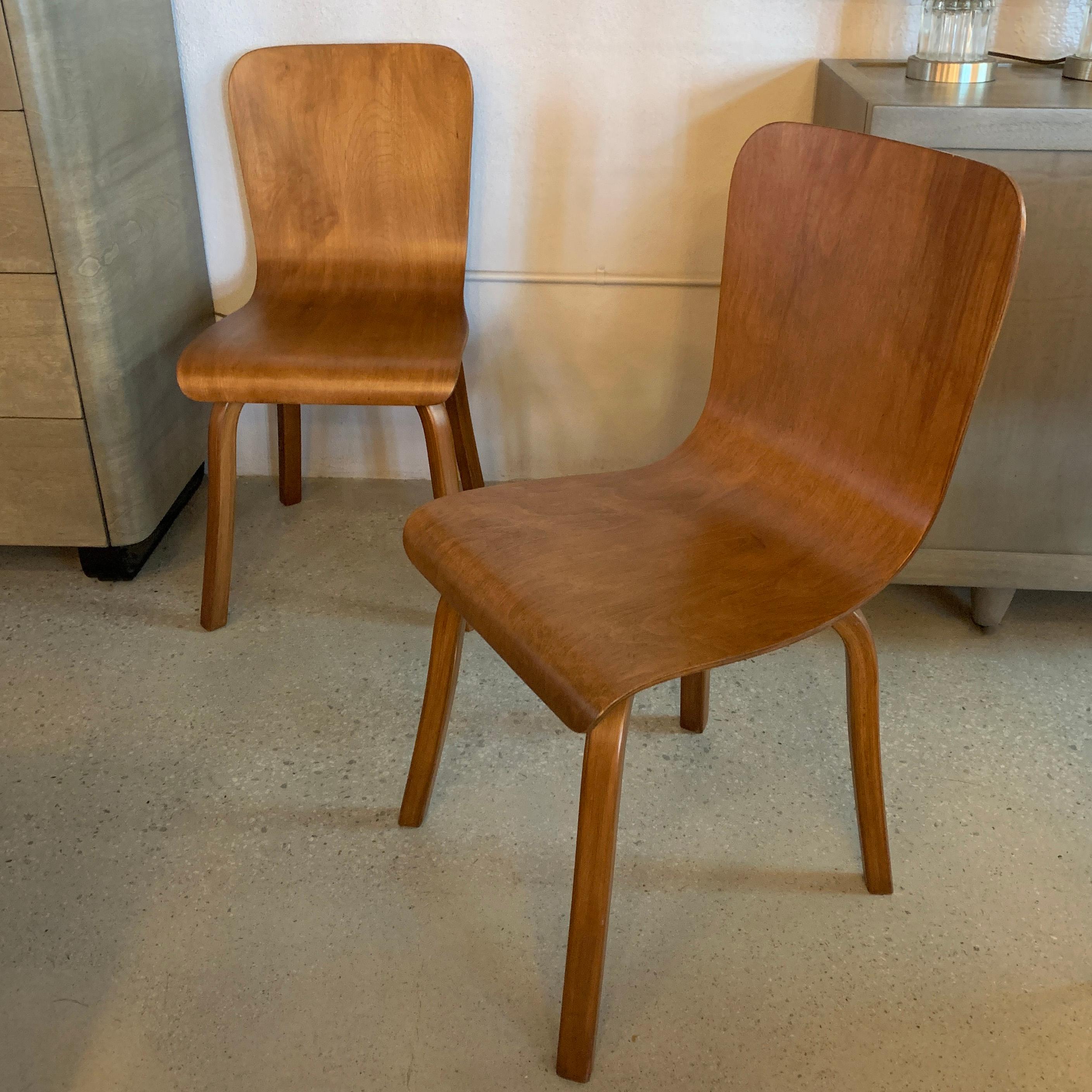 Pair of Mid-Century Modern Bentwood Side Chairs In Good Condition In Brooklyn, NY