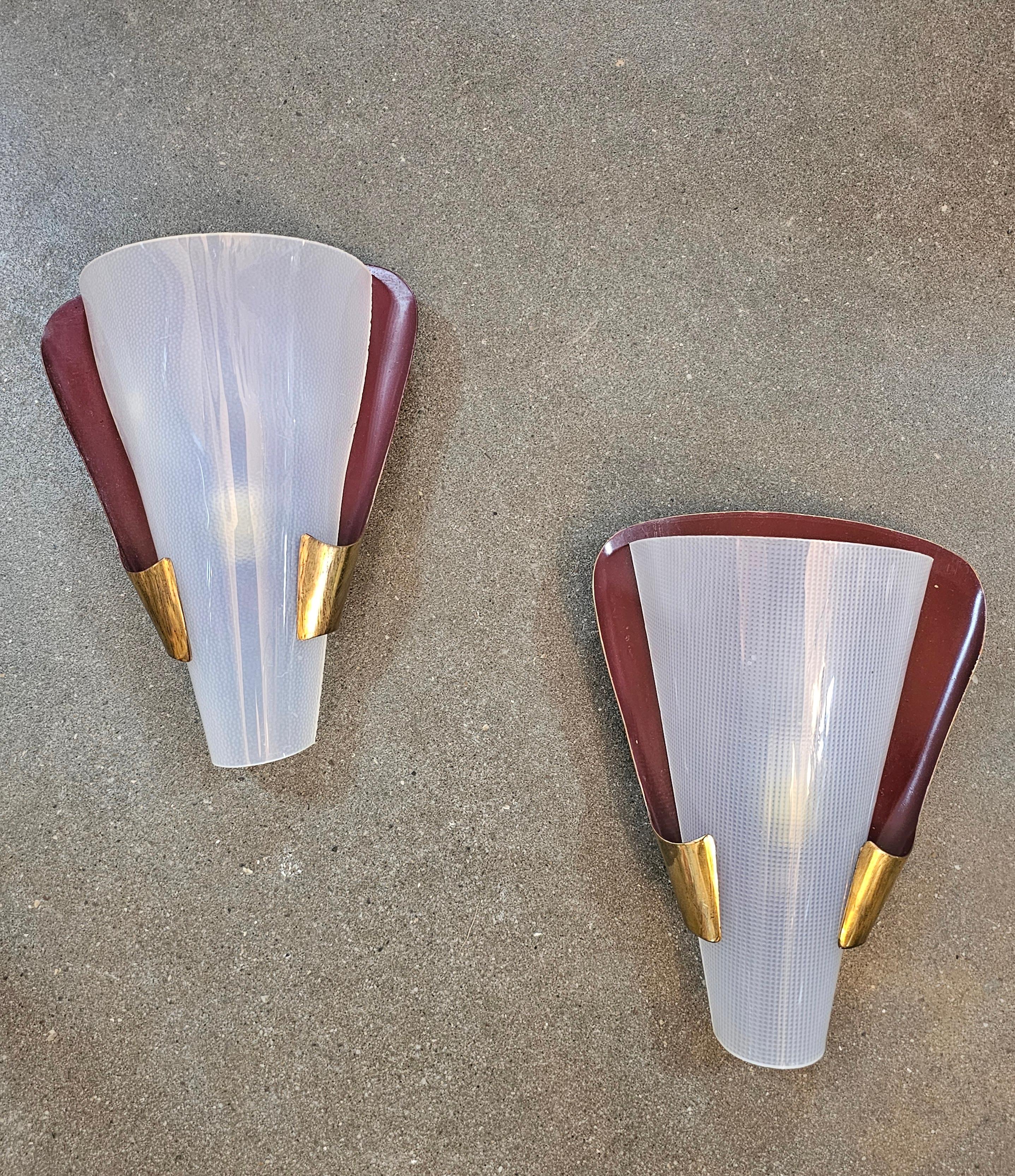 Mid-Century Modern Pair of Mid Cnetury Modern Brass Sconces attr. to Stilnovo, Italy 1950s For Sale