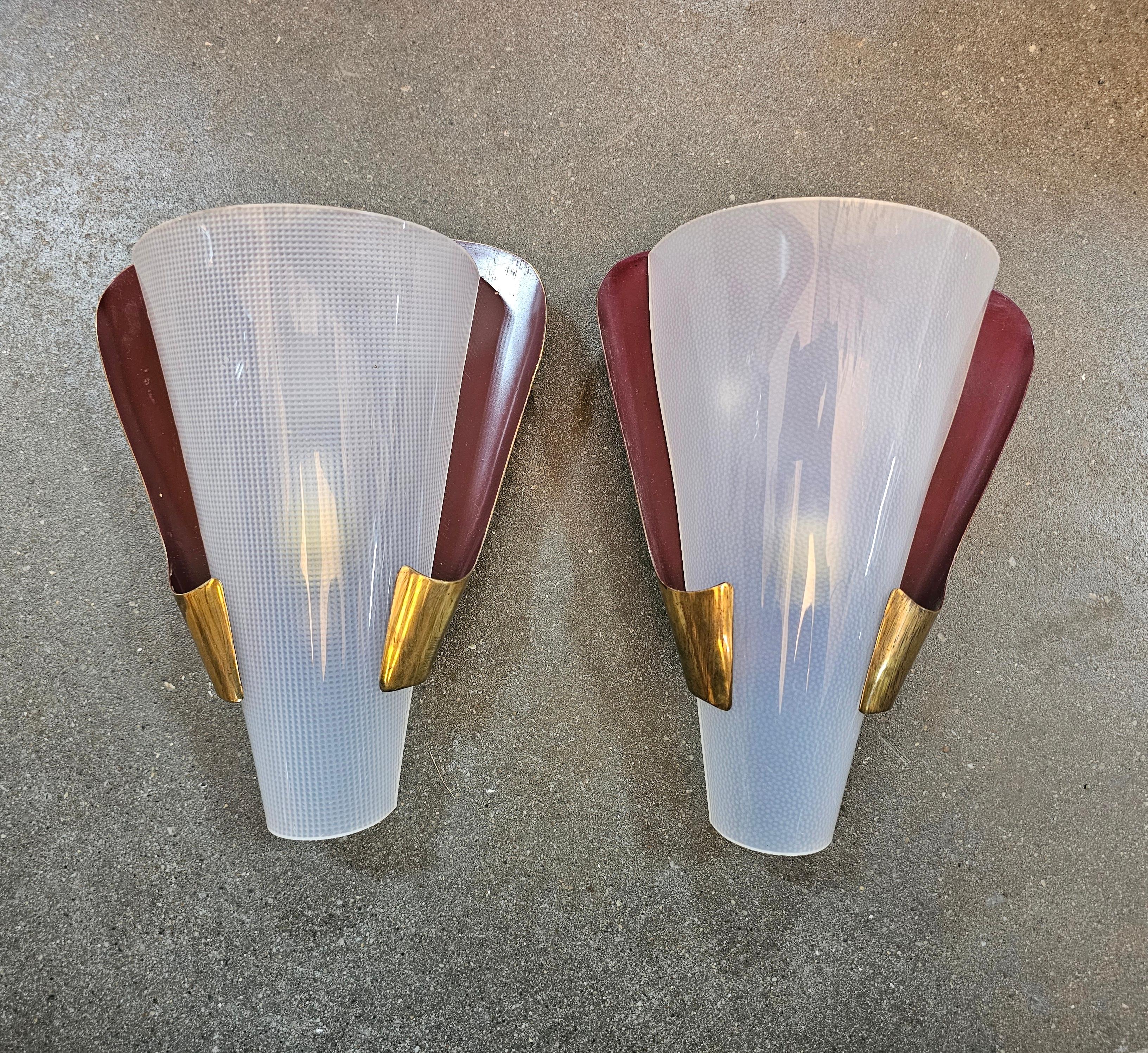Pair of Mid Cnetury Modern Brass Sconces attr. to Stilnovo, Italy 1950s For Sale 1