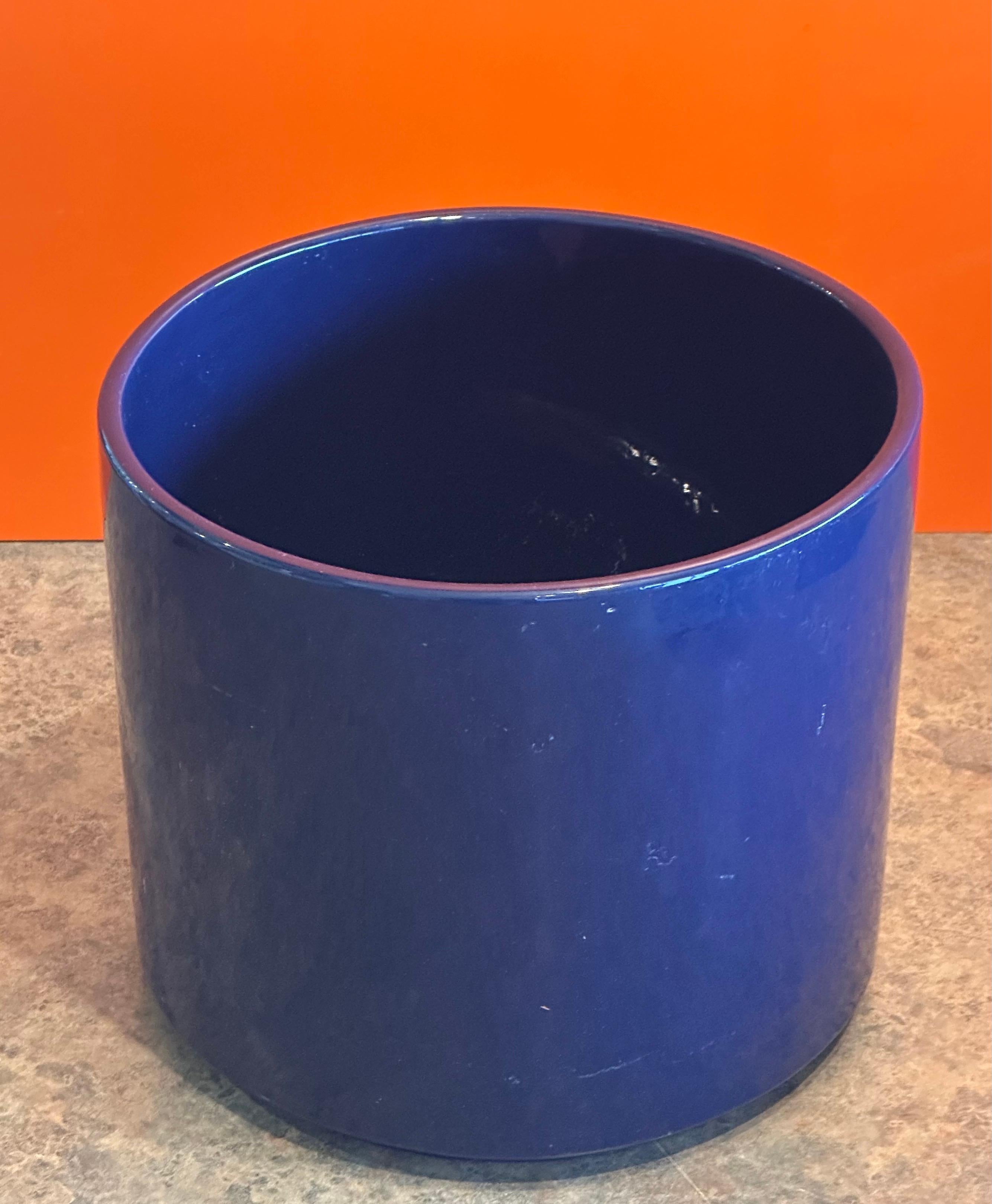 Pair of Mid-Size California Design MCM Ceramic Planters by Gainey For Sale 3