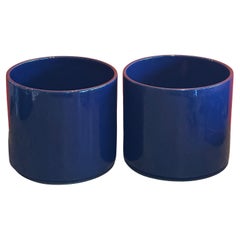 Ein Paar mittelgroße MCM-Keramik-Pflanzgefäße im kalifornischen Design von Gainey