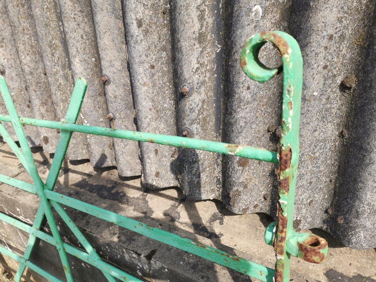 Pair of Mid Victorian Handwrought Iron Meadow Gates With Simple Scroll Details In Good Condition For Sale In London, GB