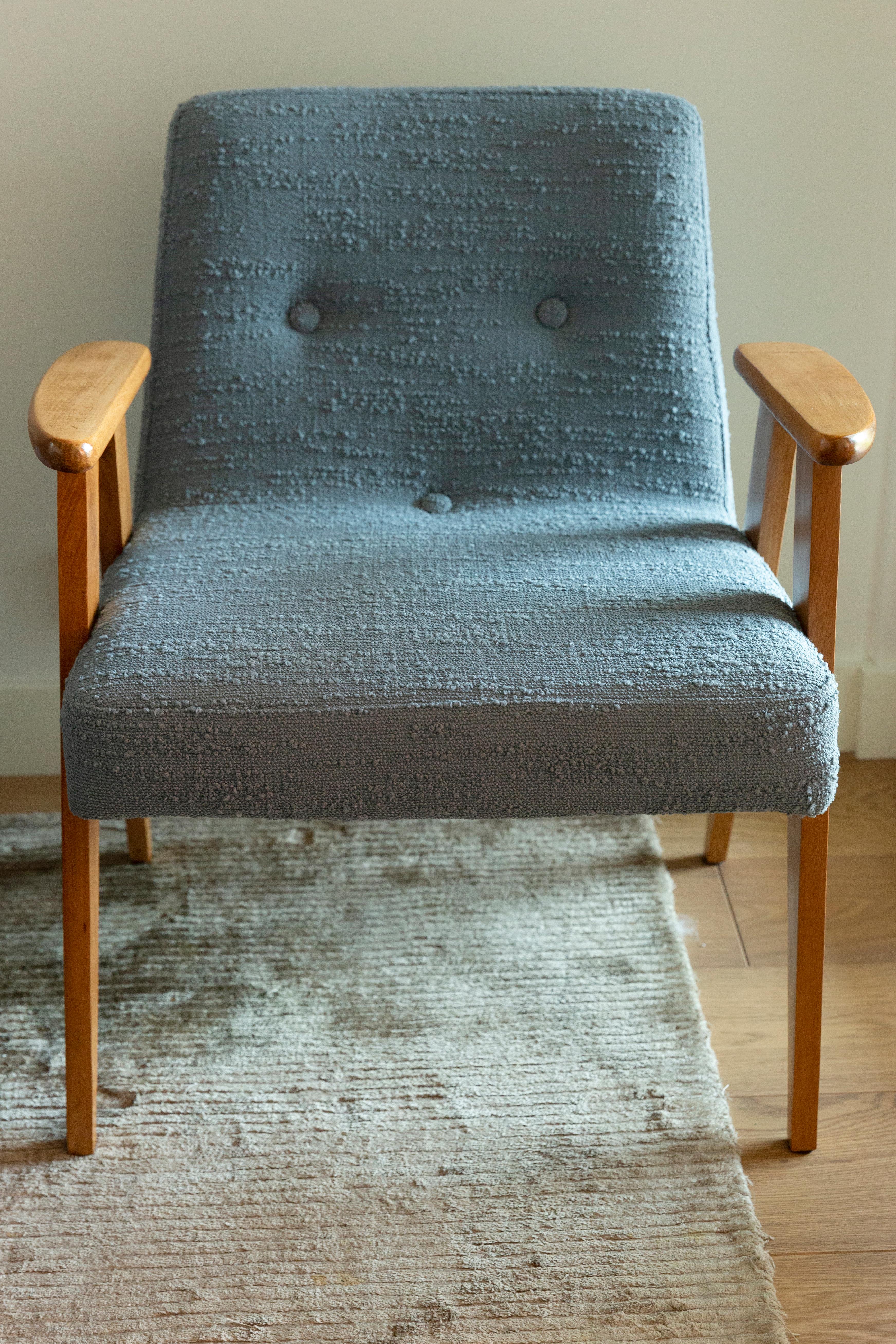 Textile Pair of Midcentury 366 Club Armchairs in Gray Blue Boucle, Europe, 1960s For Sale