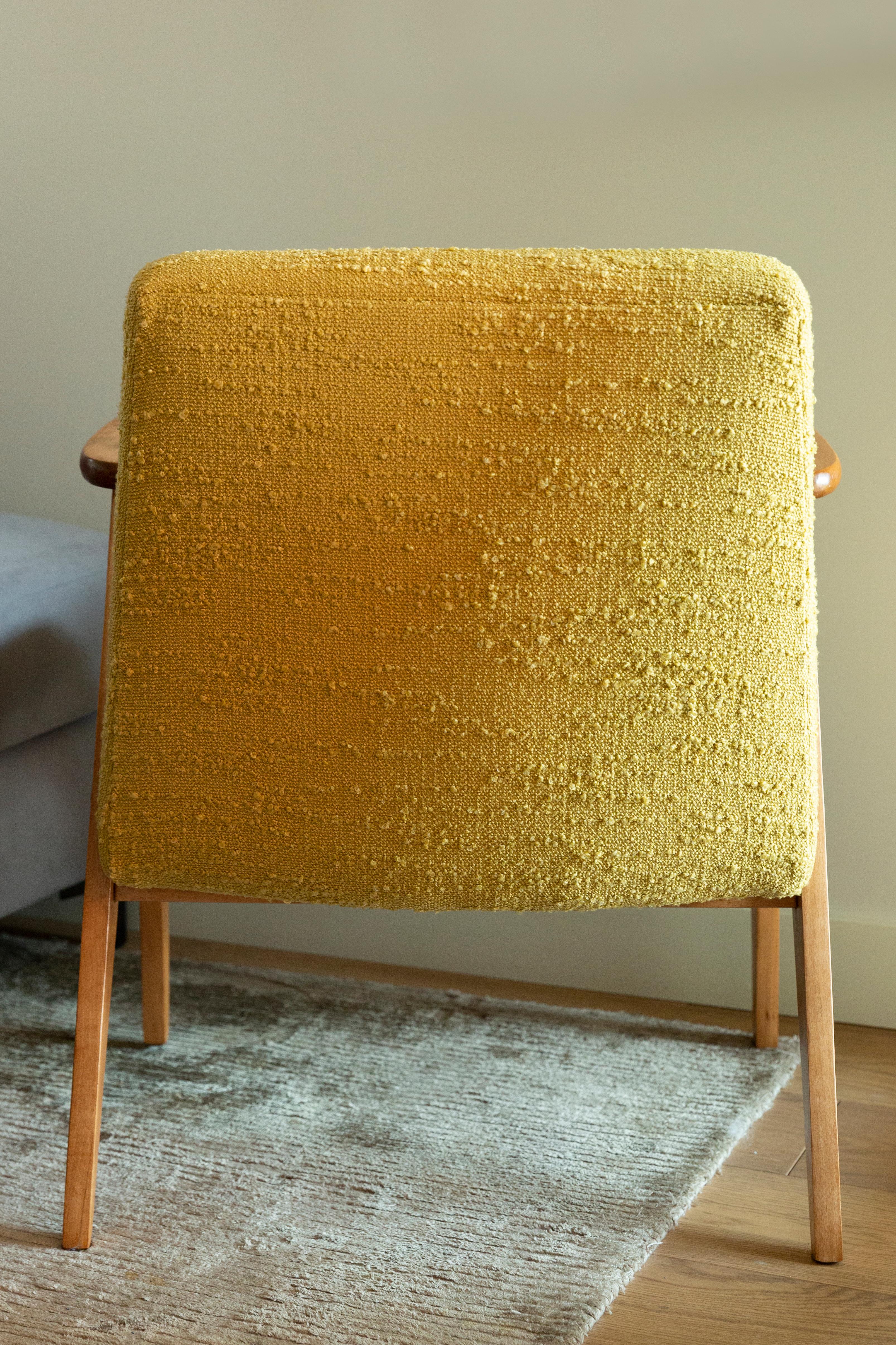 Pair of Midcentury 366 Club Armchairs in Yellow Boucle, Europe, 1960s For Sale 2