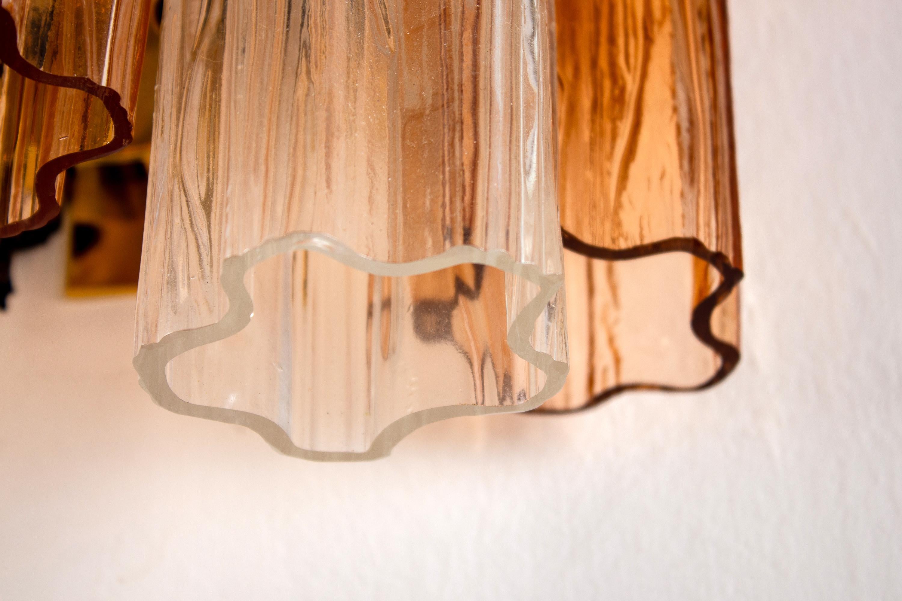Paire d'appliques en verre de Murano ambré et transparent du milieu du siècle dernier en vente 1