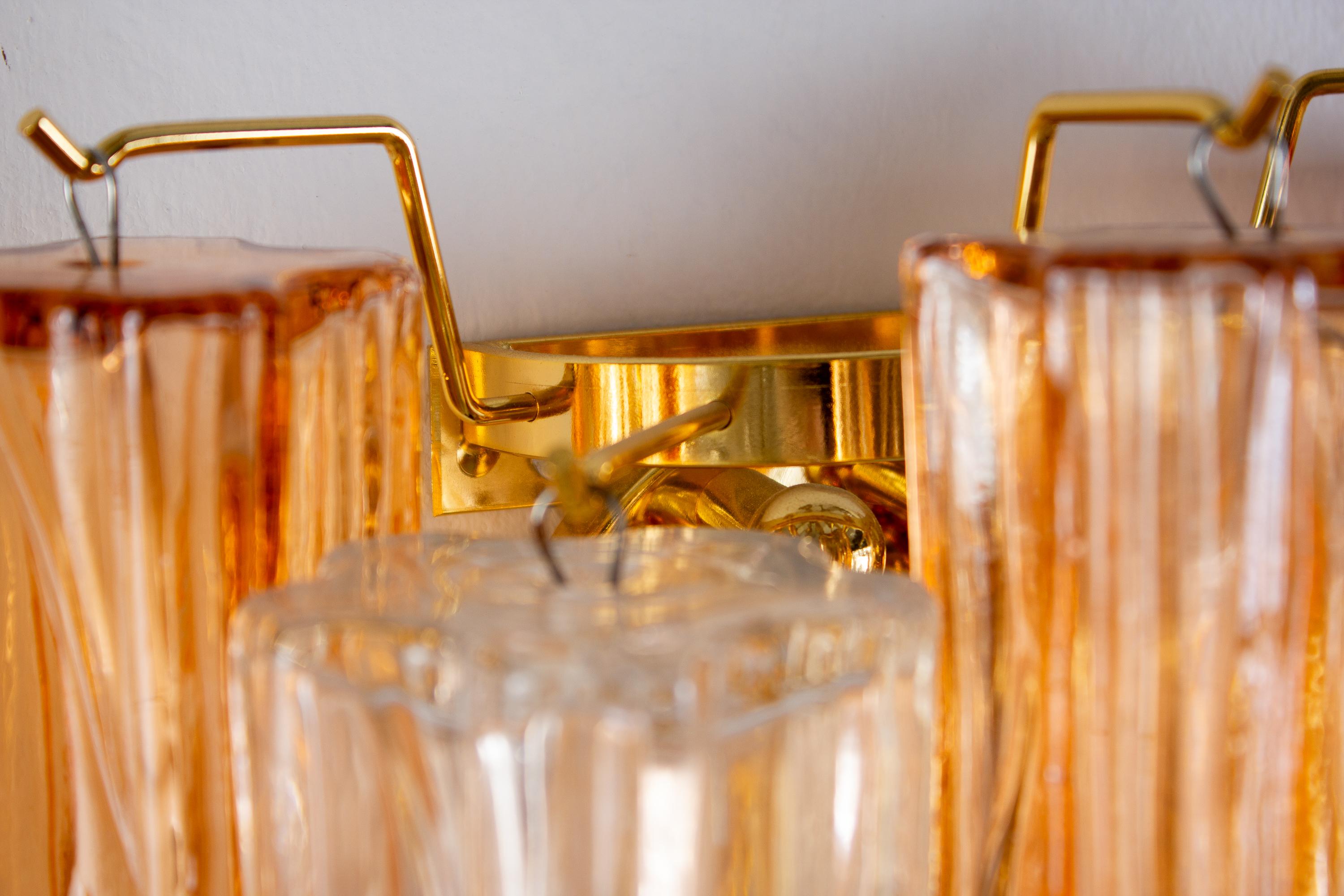 Paire d'appliques en verre de Murano ambré et transparent du milieu du siècle dernier en vente 2