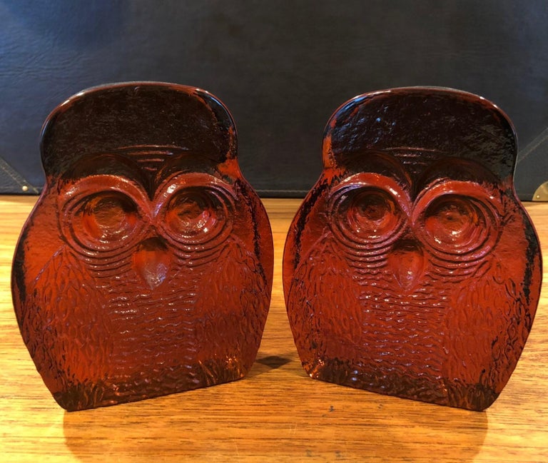 Midcentury pair of handblown amber colored owl bookends by Blenko, circa 1960s. The bookends are heavy and solid with a smooth back side a finish and a textural finish on the front. Very cool decorative item.