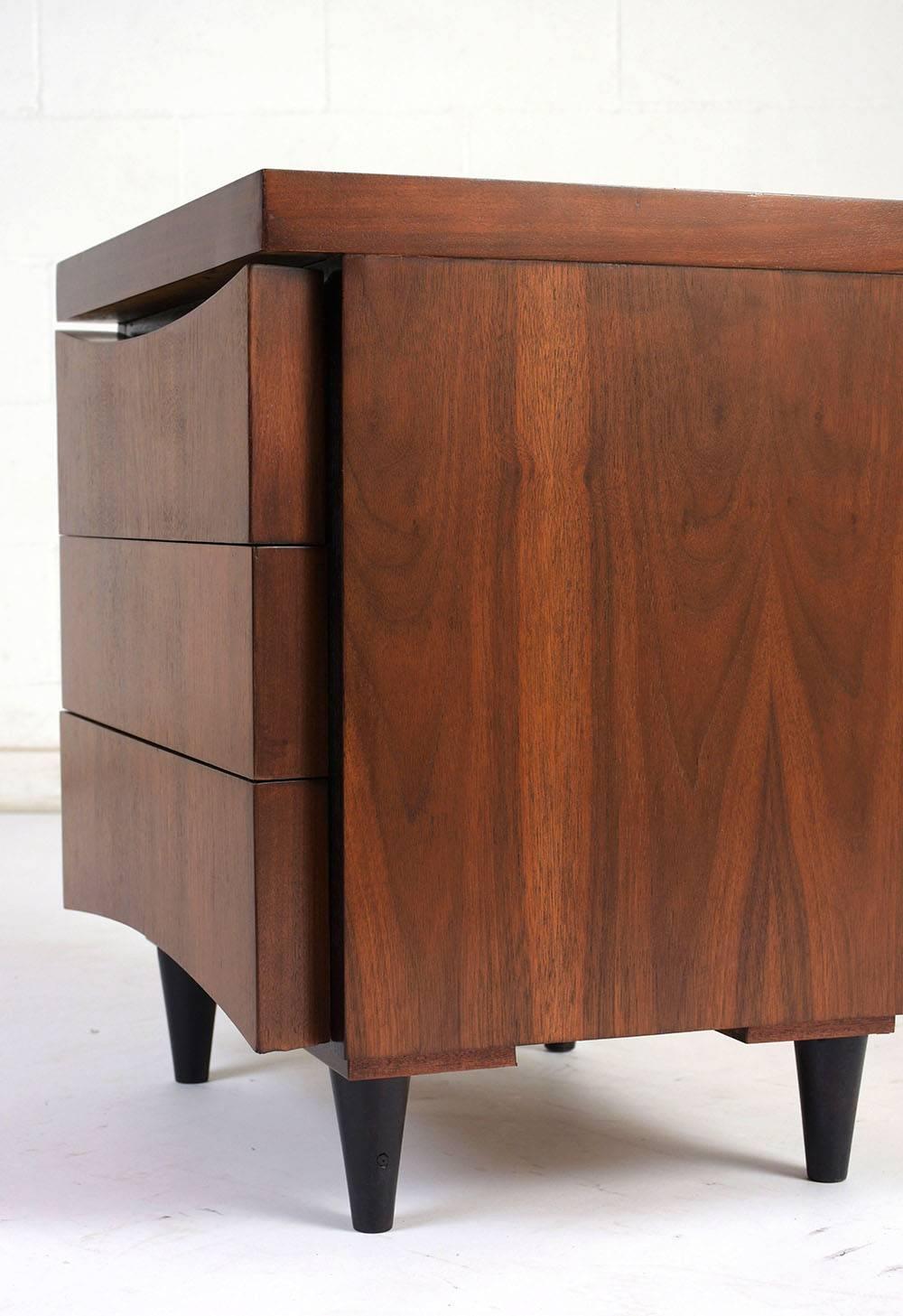 Pair of Midcentury American of Martinsville Nightstands 4