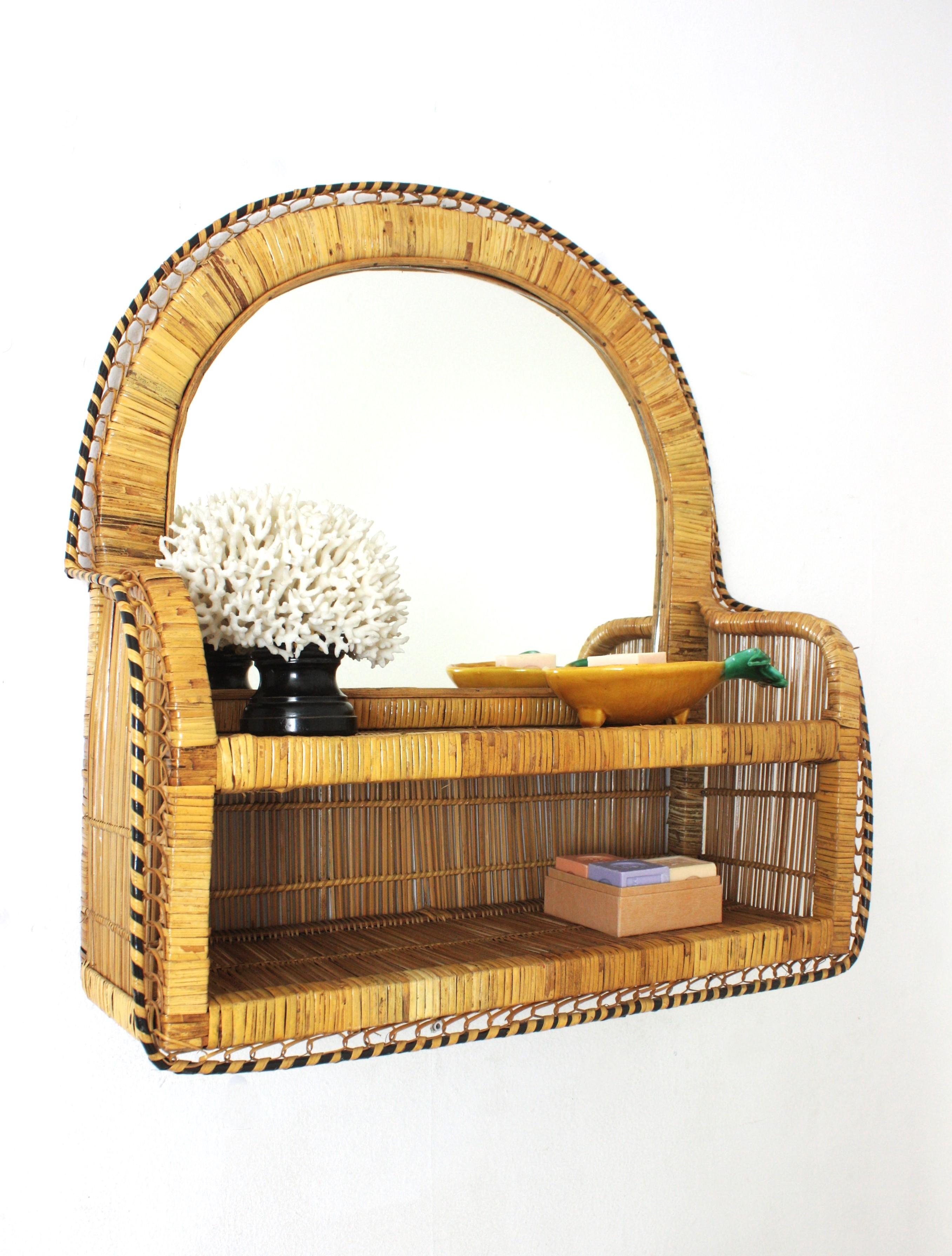 Coppia di specchi ad arco del Medioevo, rattan e vimini intrecciato, Spagna, anni '60 in vendita 3