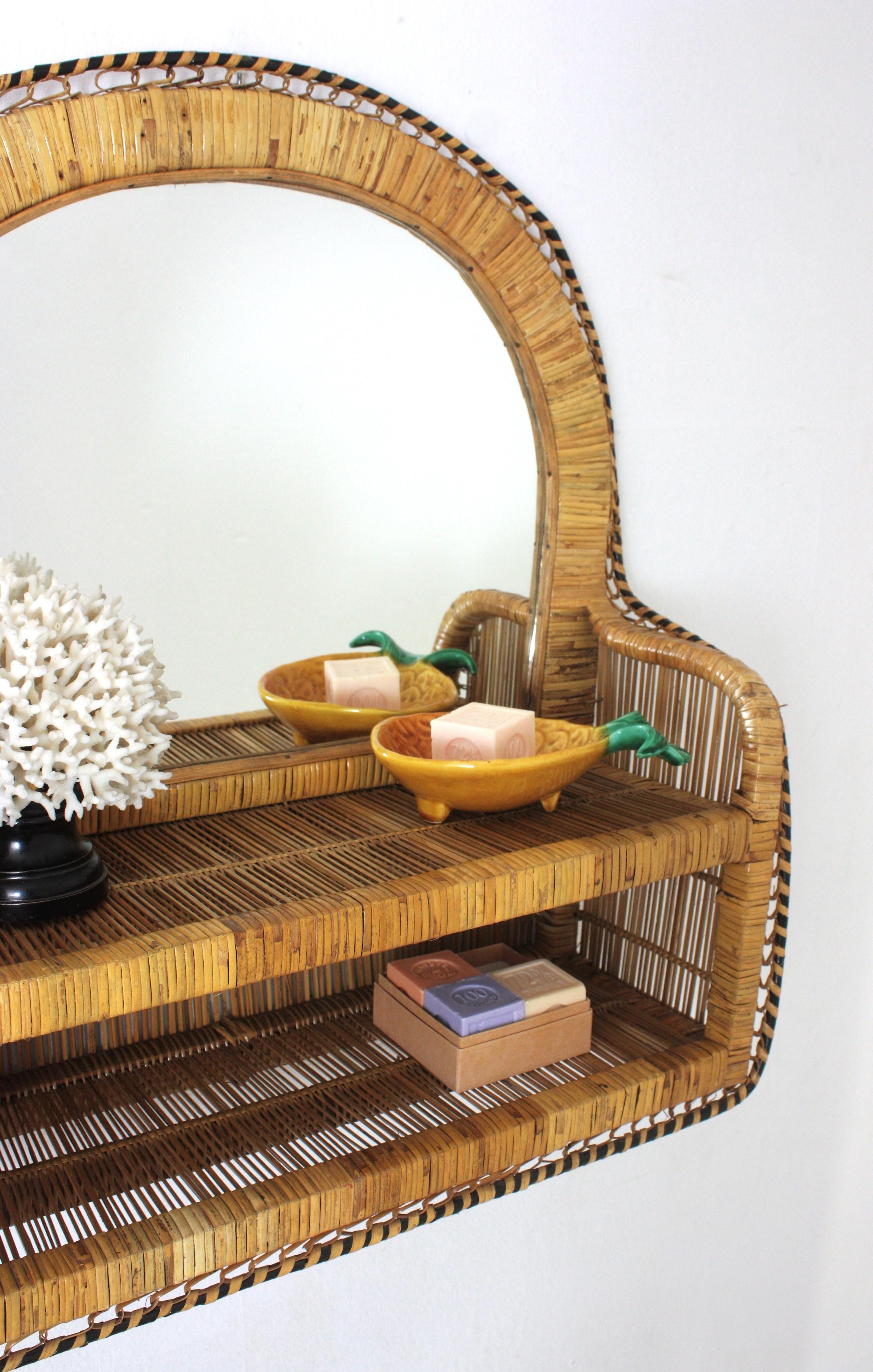 Coppia di specchi ad arco del Medioevo, rattan e vimini intrecciato, Spagna, anni '60 in vendita 5