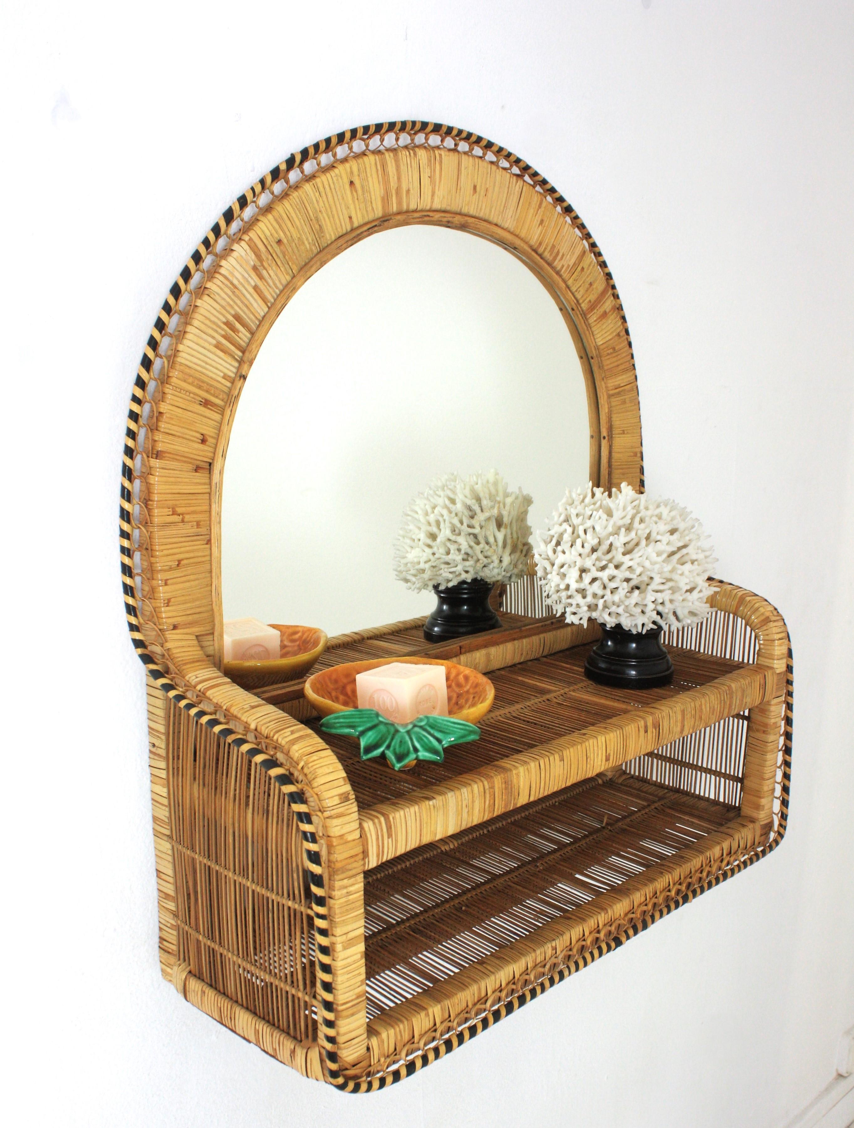 XX secolo Coppia di specchi ad arco del Medioevo, rattan e vimini intrecciato, Spagna, anni '60 in vendita