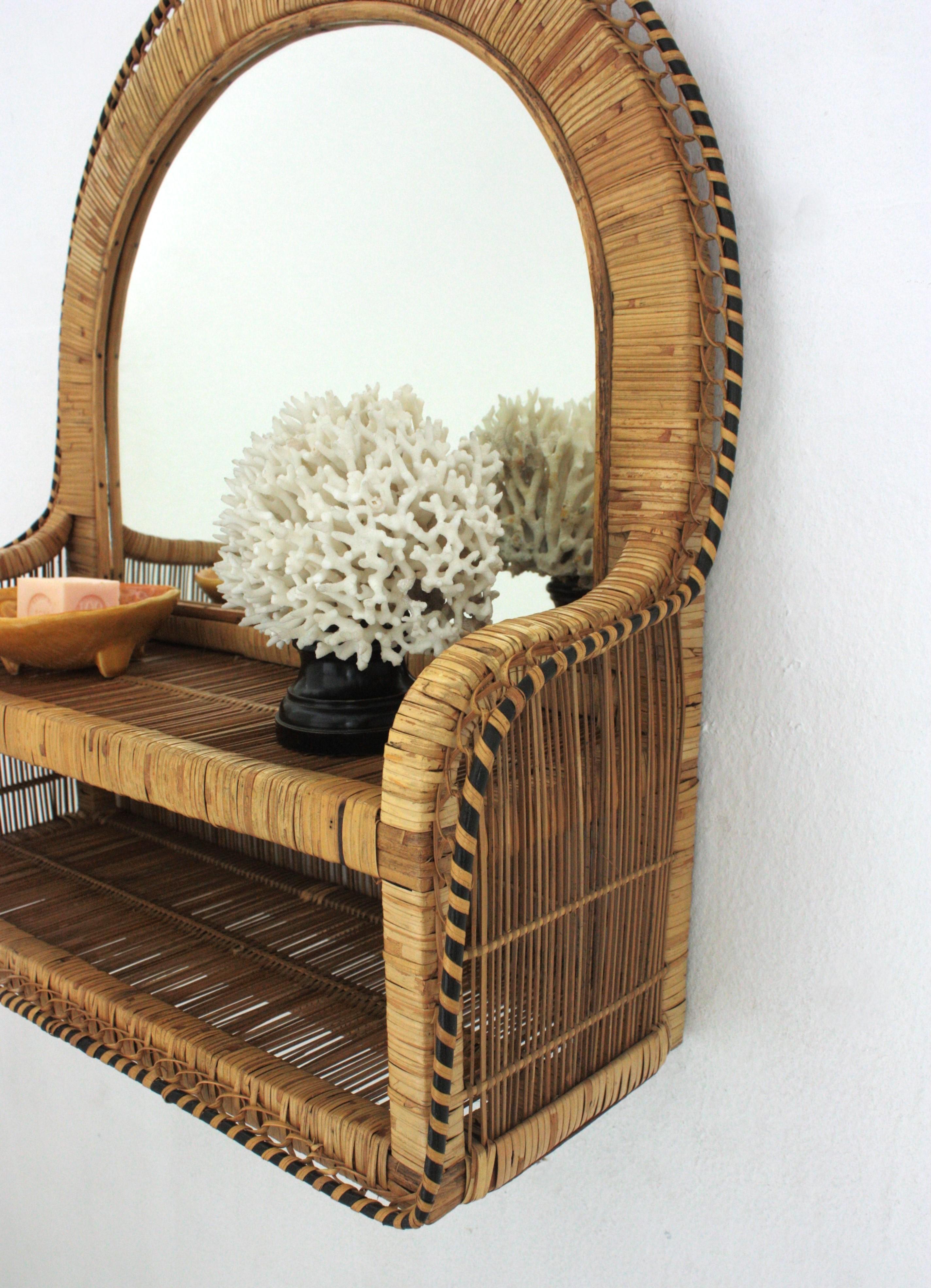 Vimini Coppia di specchi ad arco del Medioevo, rattan e vimini intrecciato, Spagna, anni '60 in vendita