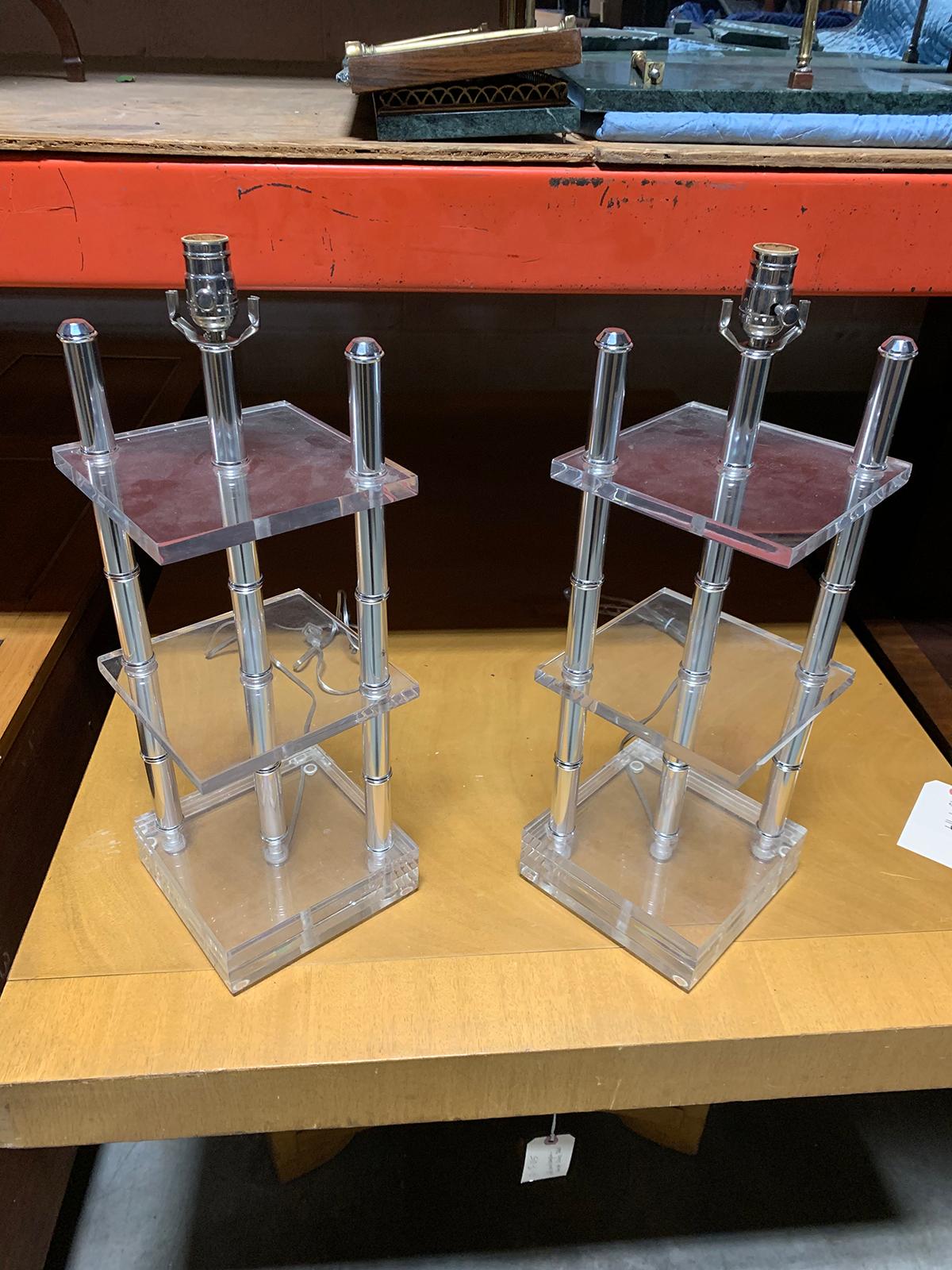 Pair of Mid-20th Century Architectural Lucite & Chrome Lamps In Good Condition For Sale In Atlanta, GA