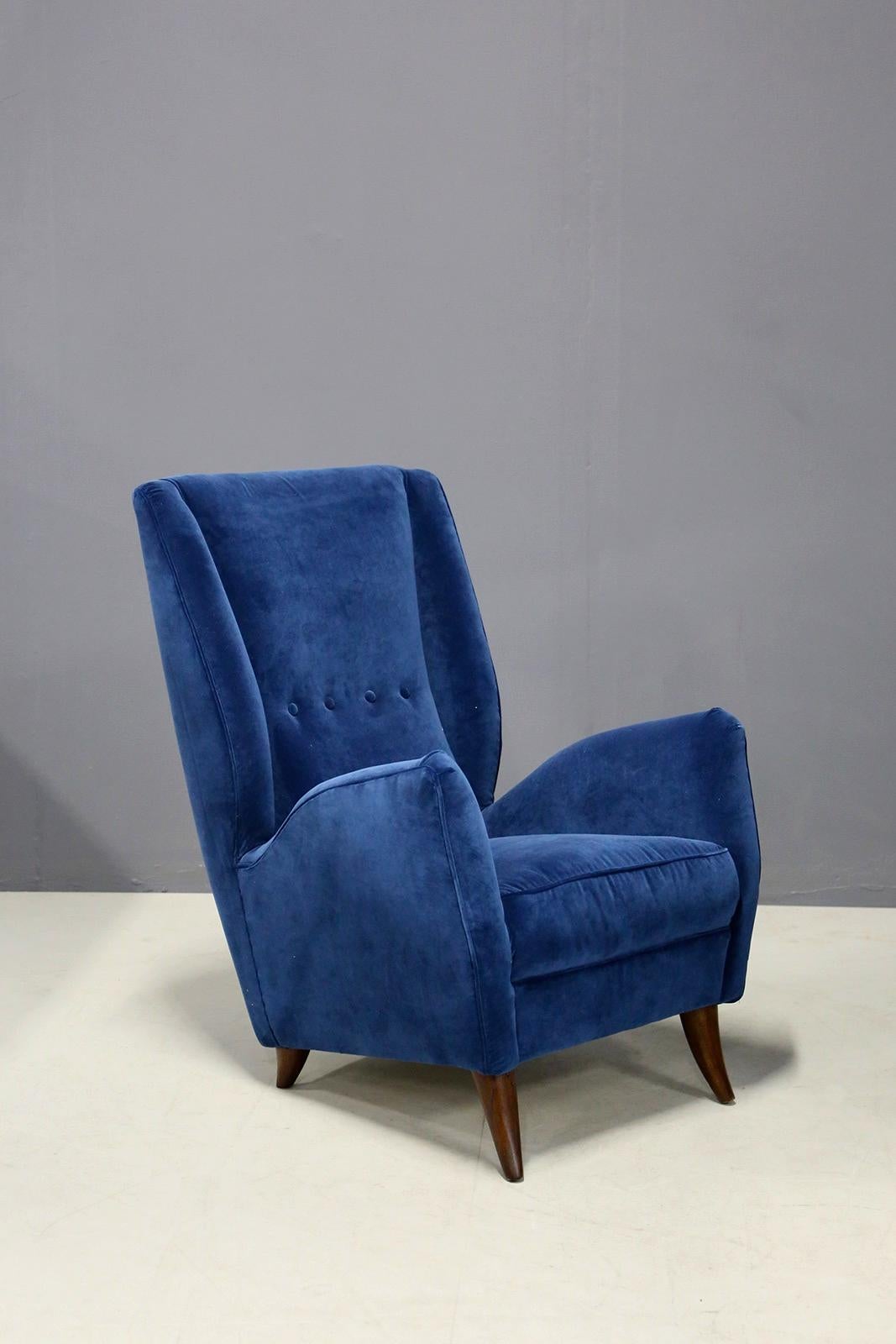 Italian Pair of Midcentury Armchairs Attributed by Gio Ponti in Velvet, 1950s
