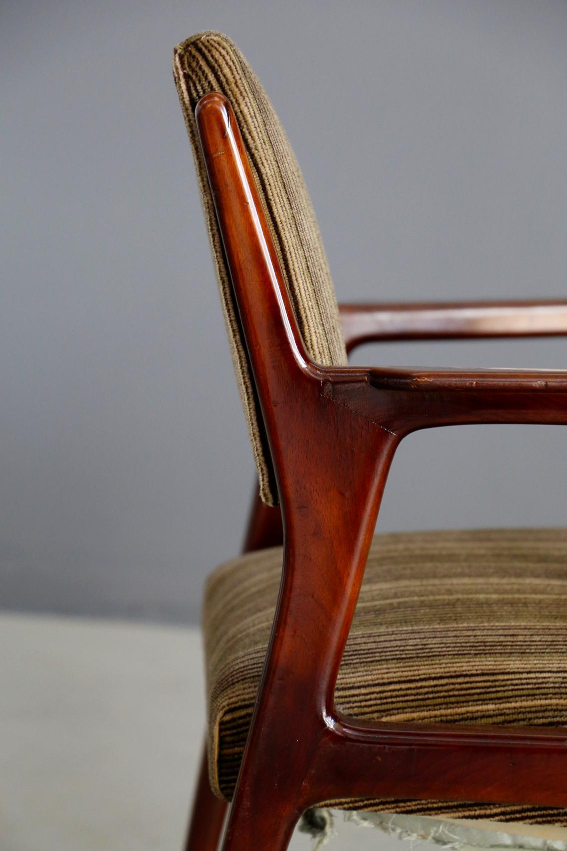 Italian armchair pair Attributed to Gio Ponti in Original Velvet For Sale 1