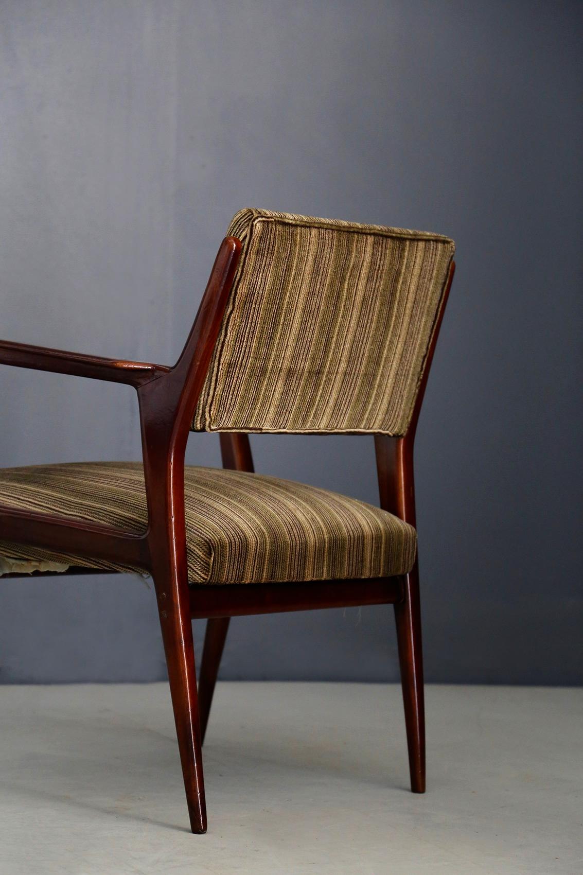 Italian armchair pair Attributed to Gio Ponti in Original Velvet For Sale 2